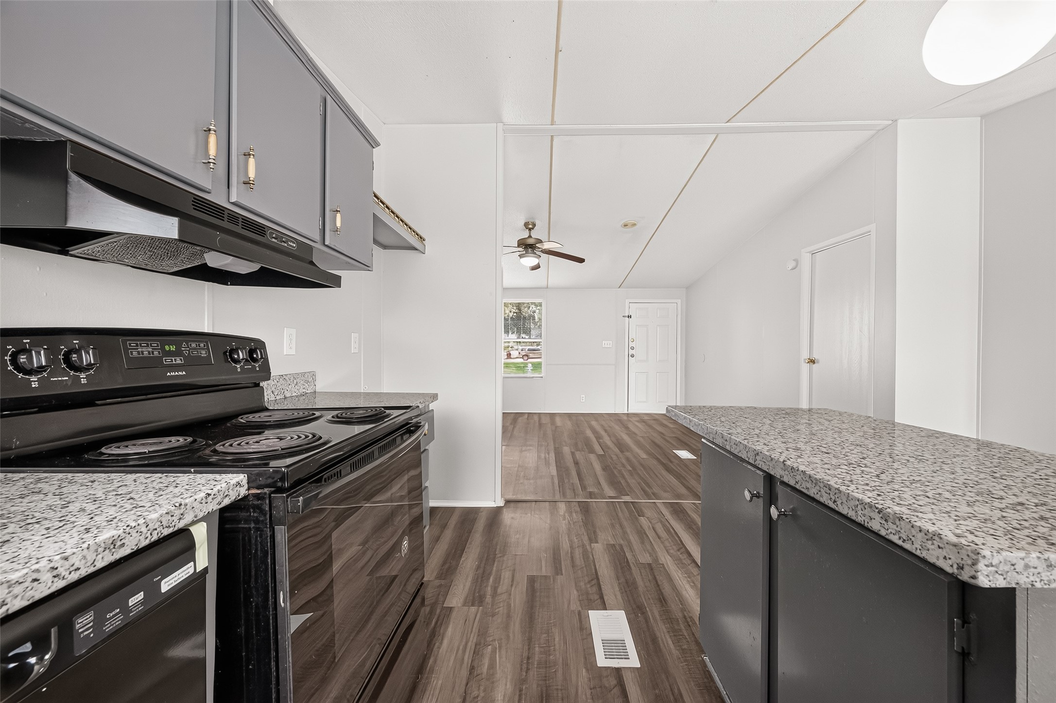 20306 Mountaindale Drive Property Photo 12