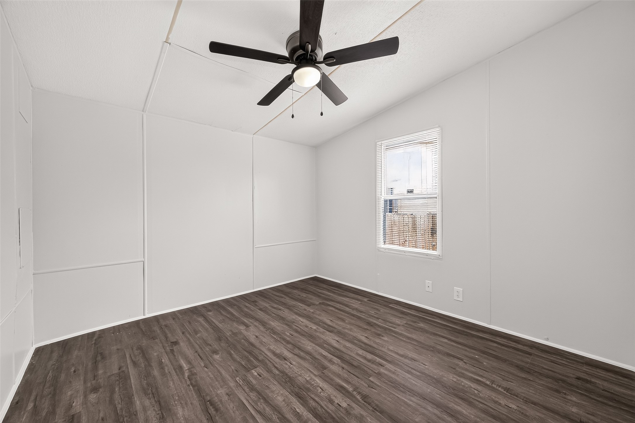 20306 Mountaindale Drive Property Photo 23