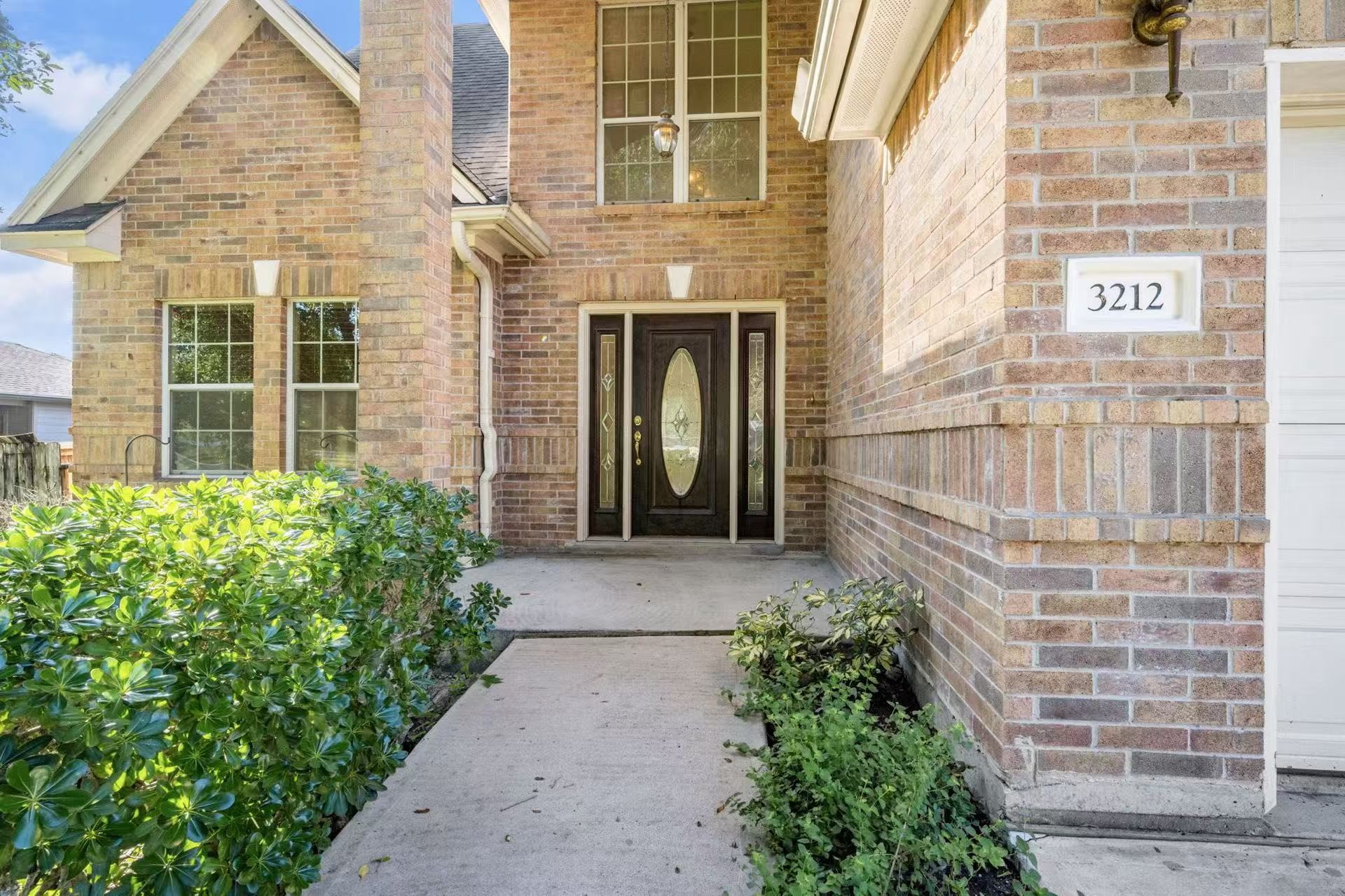 3212 Glastonbury Drive Property Photo 1