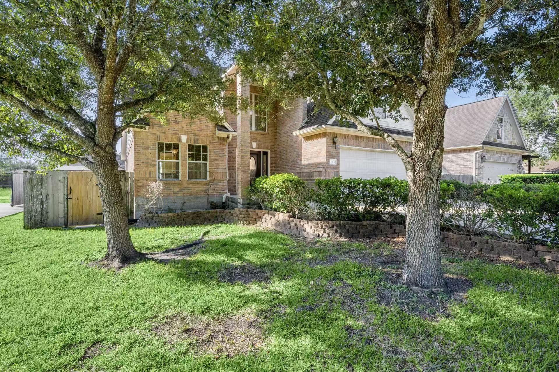 3212 Glastonbury Drive Property Photo 4