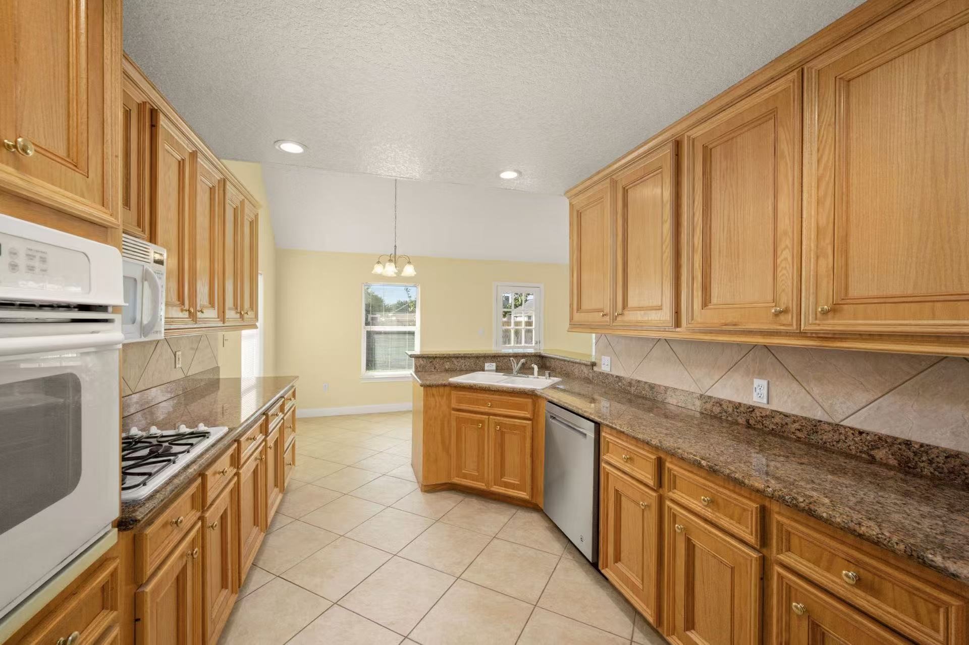 3212 Glastonbury Drive Property Photo 10