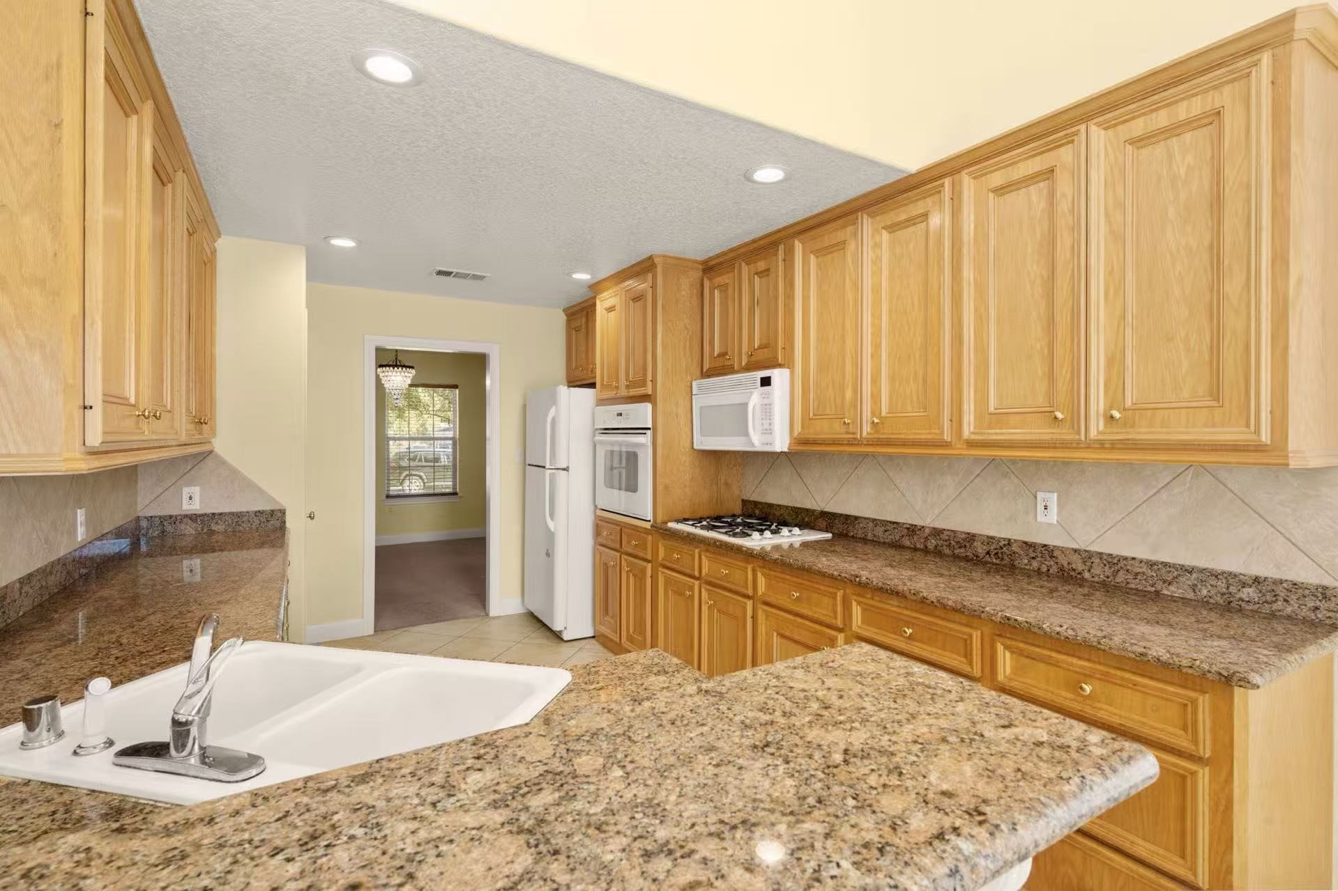 3212 Glastonbury Drive Property Photo 11