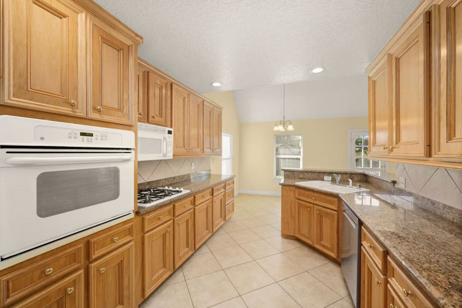 3212 Glastonbury Drive Property Photo 12