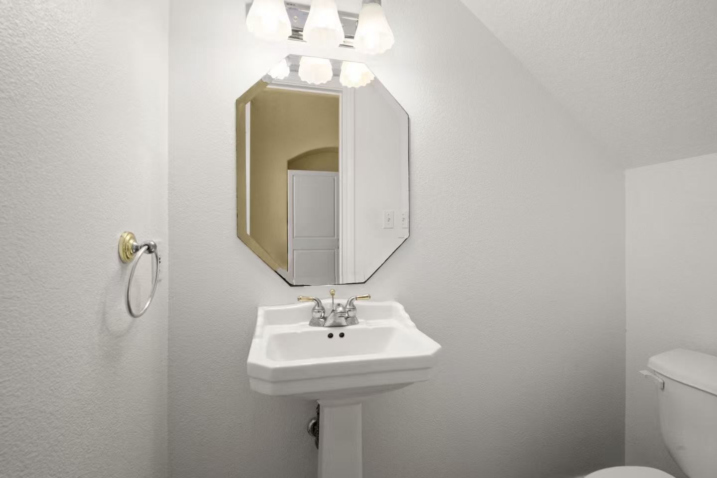 3212 Glastonbury Drive Property Photo 14