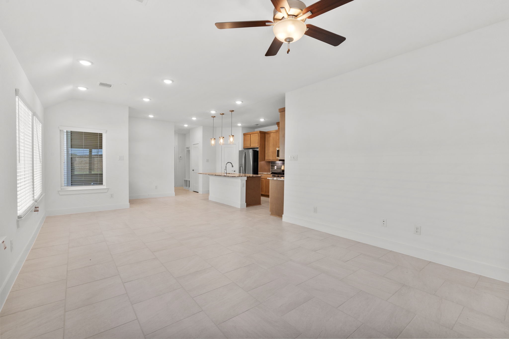 9807 Galaxy Drive Property Photo 5