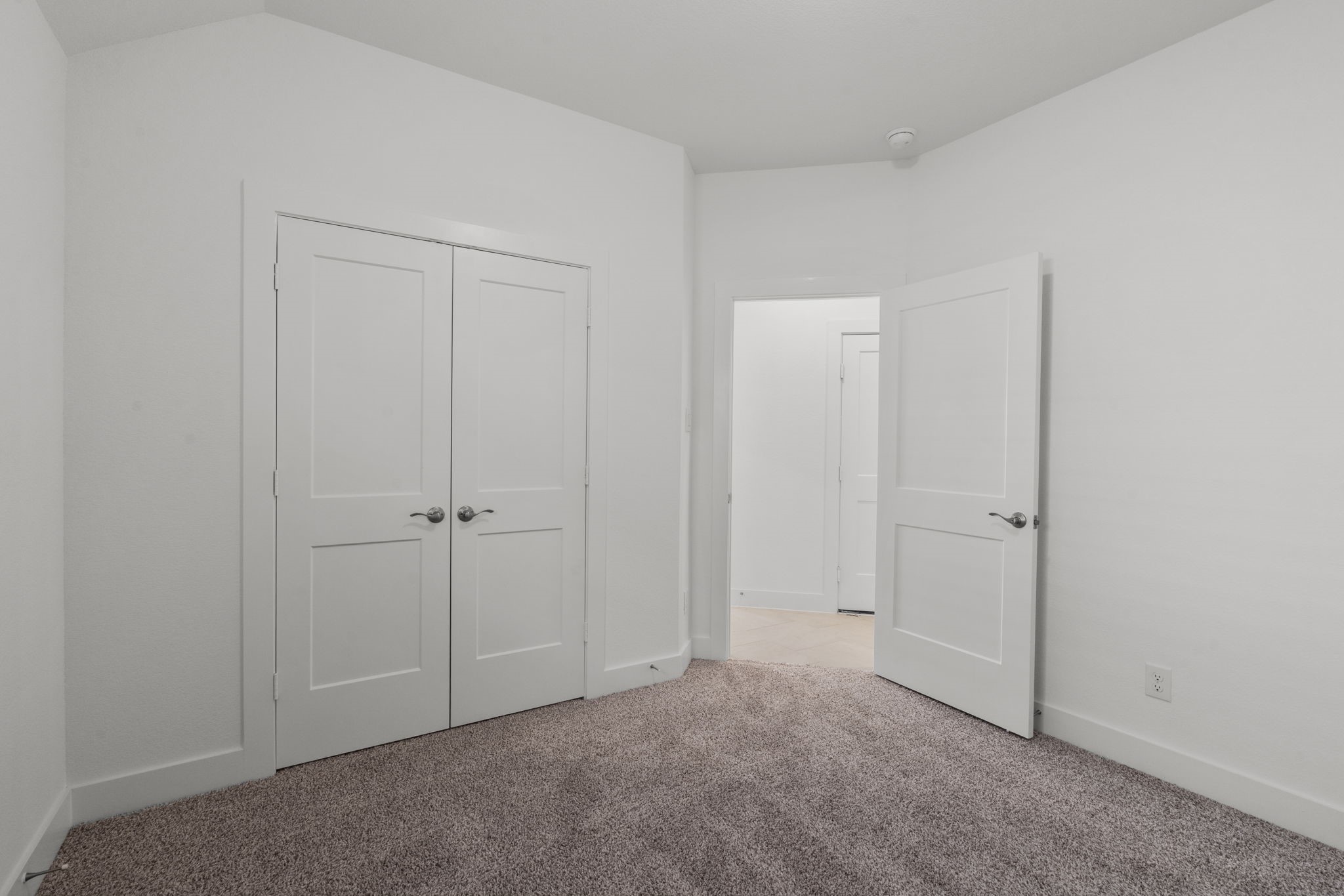 9807 Galaxy Drive Property Photo 12