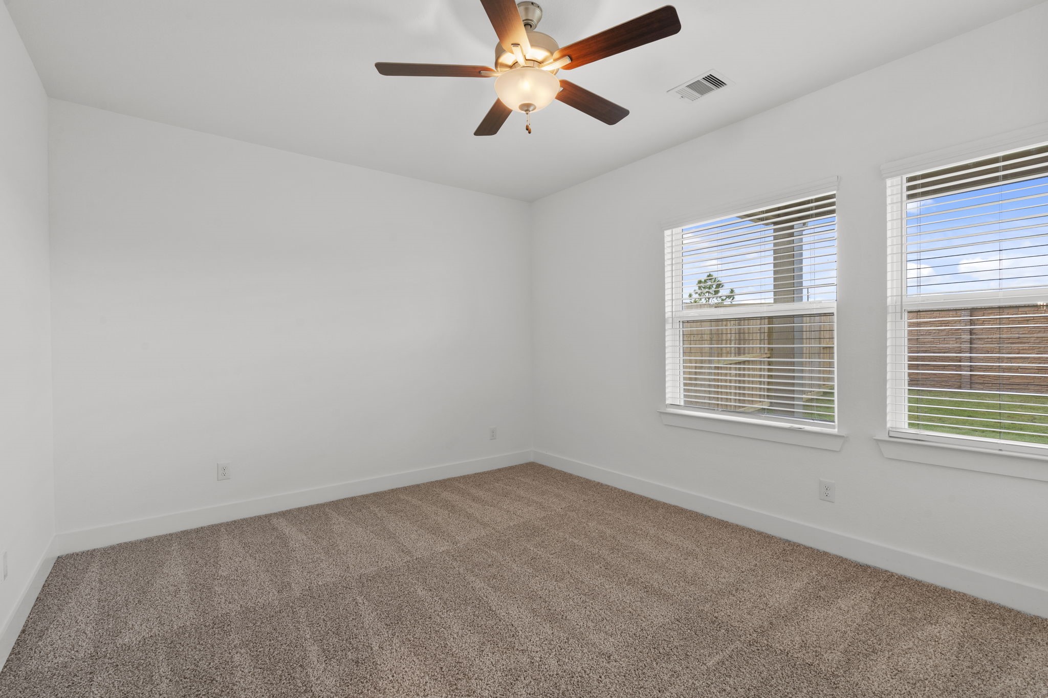 9807 Galaxy Drive Property Photo 16