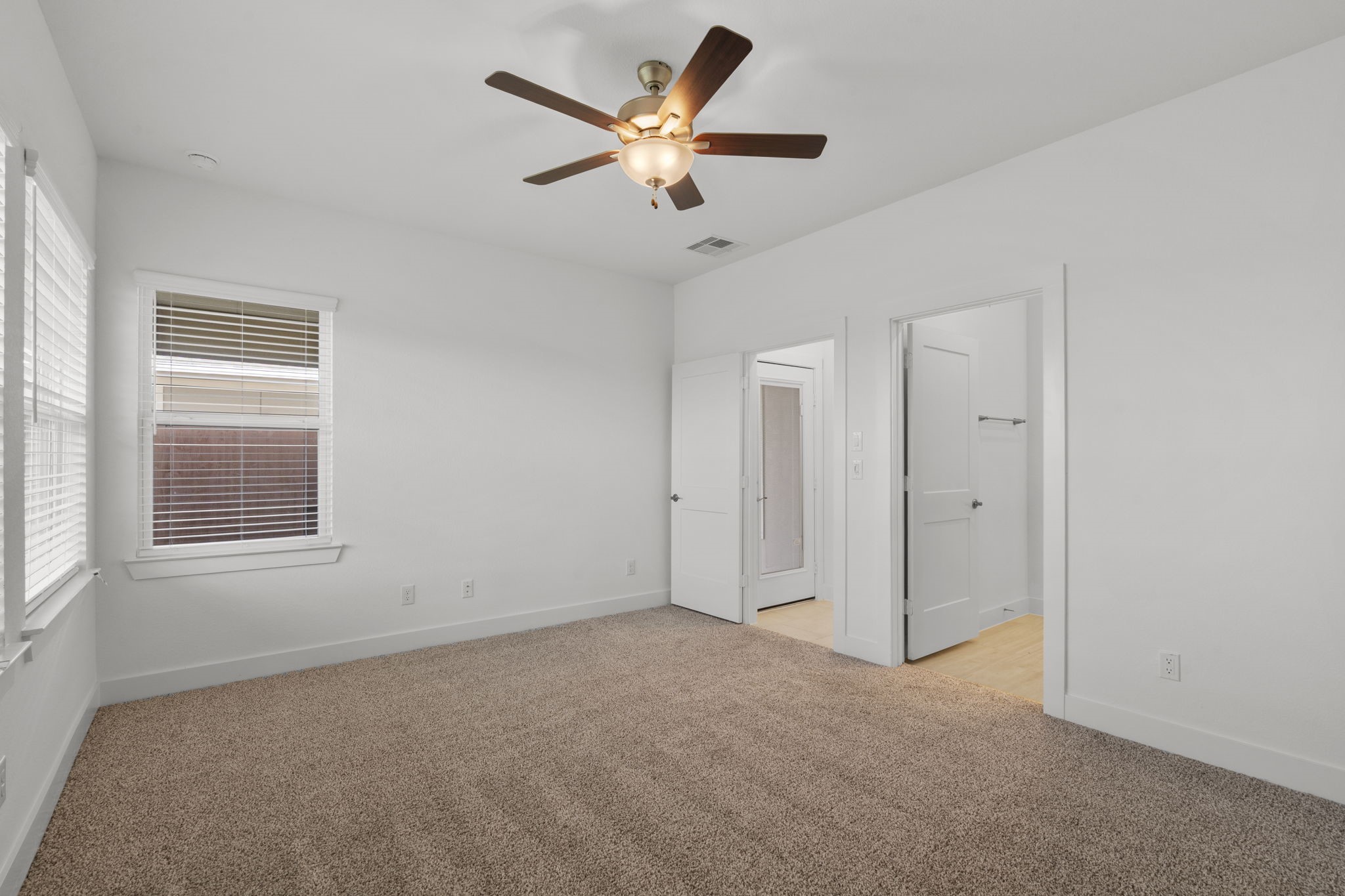 9807 Galaxy Drive Property Photo 17