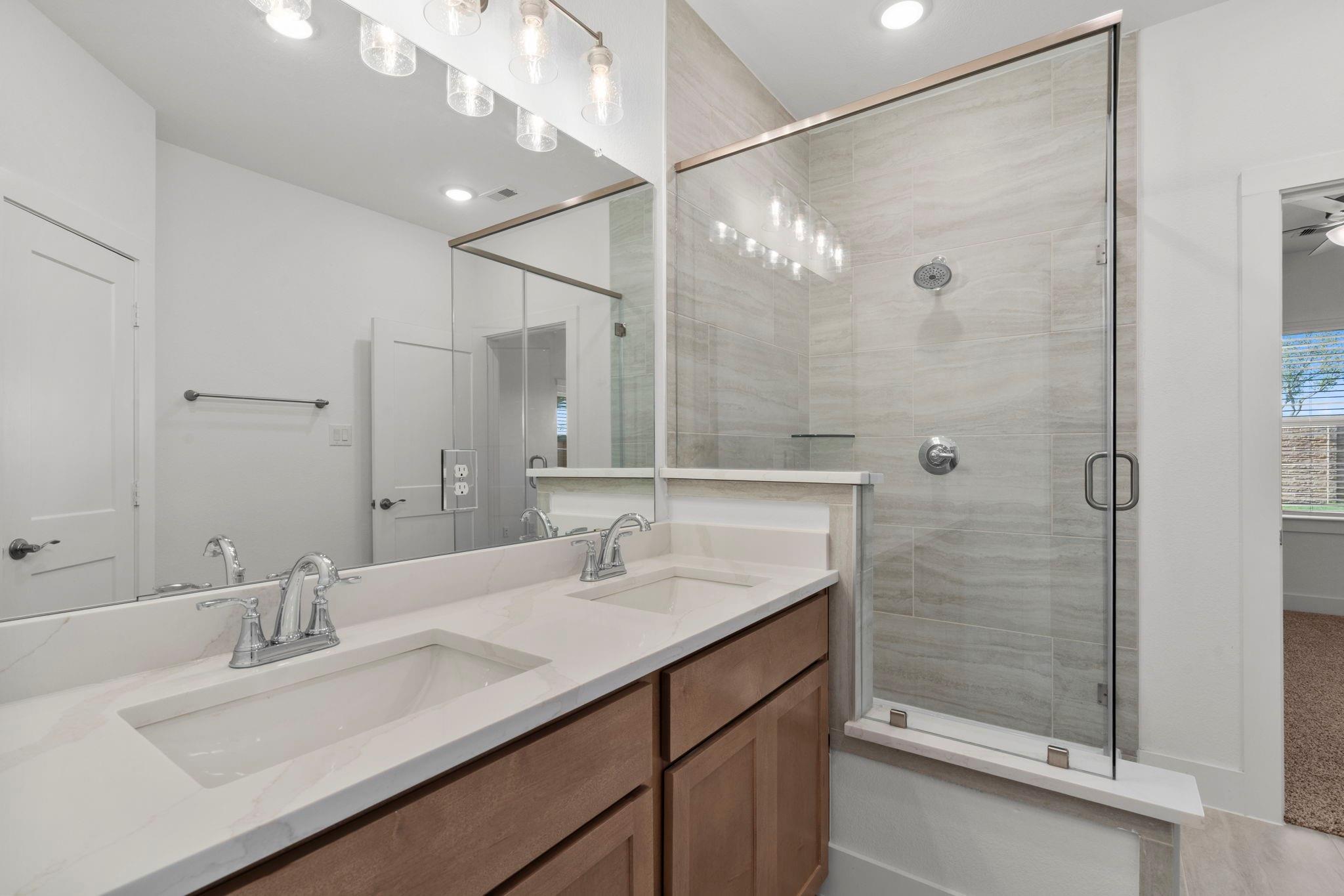 9807 Galaxy Drive Property Photo 18