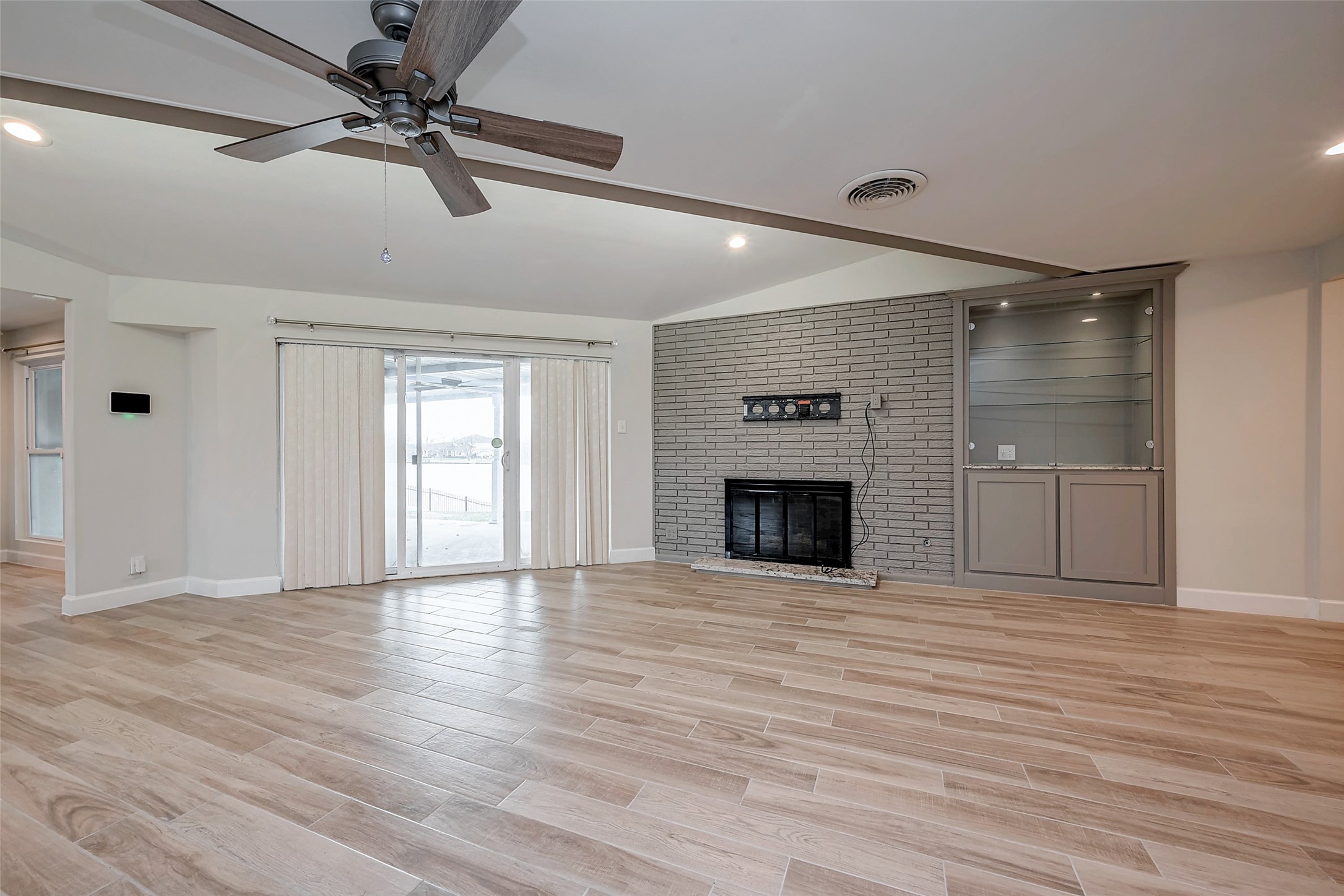 414 Lakeview Drive Property Photo 4