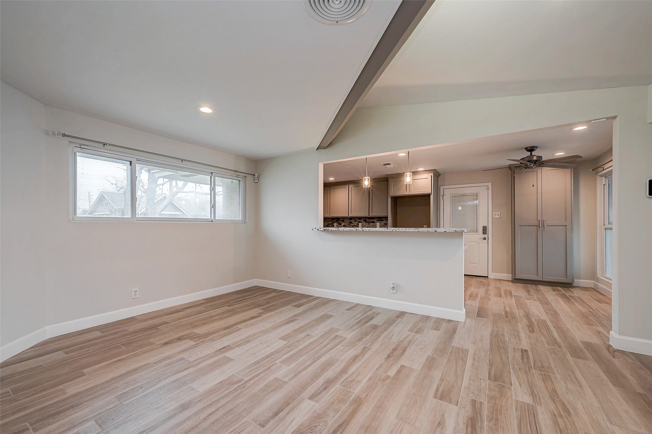 414 Lakeview Drive Property Photo 5
