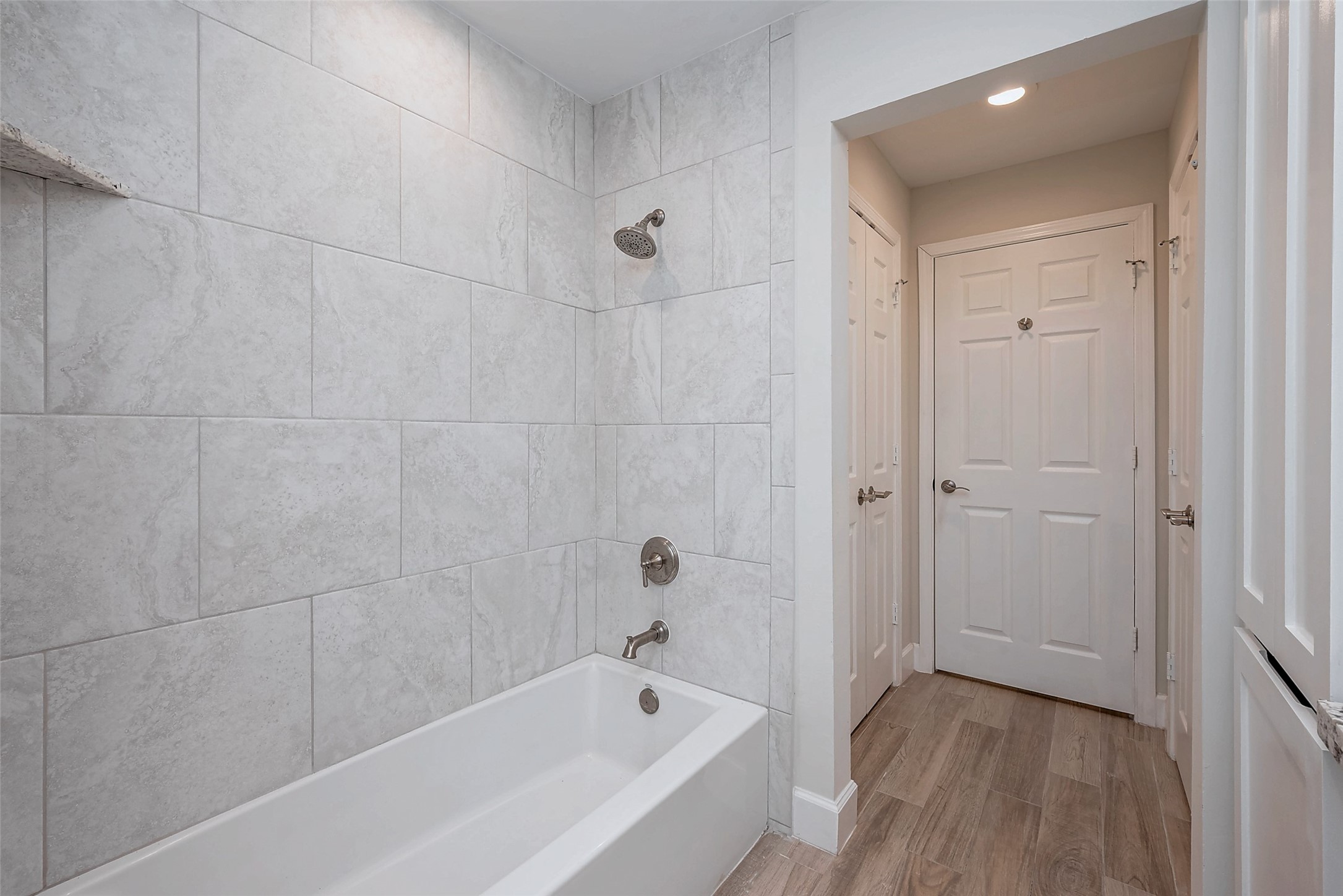 414 Lakeview Drive Property Photo 24
