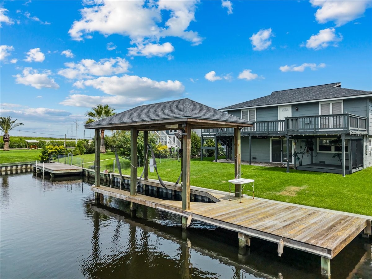 997 Redfish Street Property Photo 4