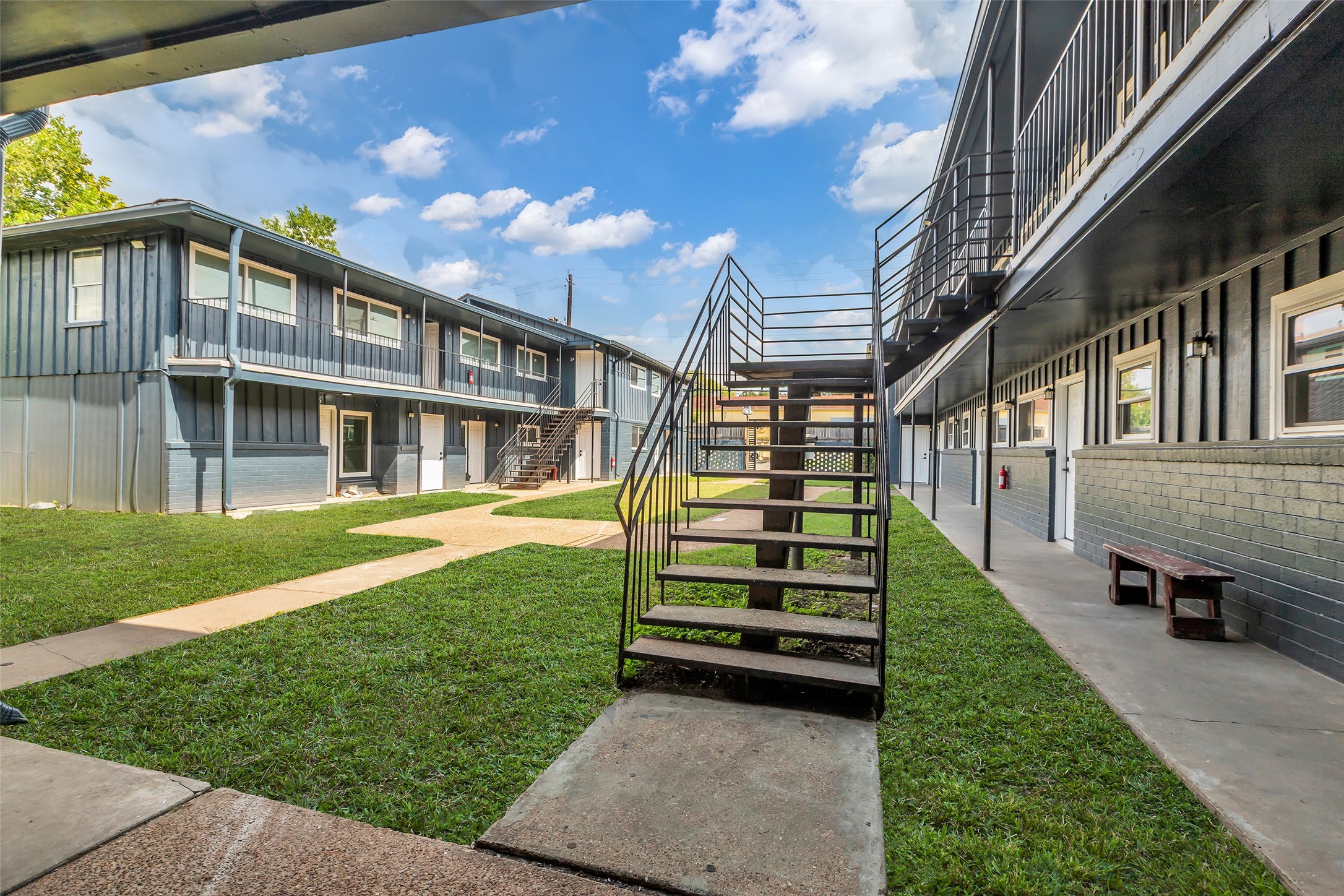 4706 Yellowstone Boulevard 2 Property Photo 3