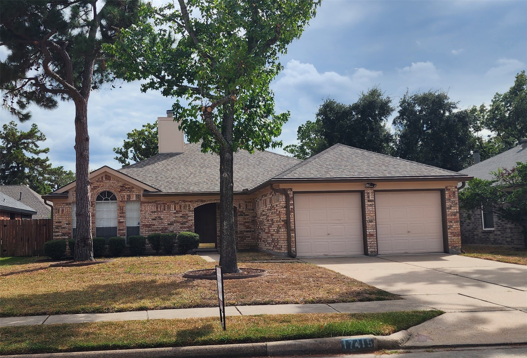 17415 Chamberlain Drive Property Photo 1