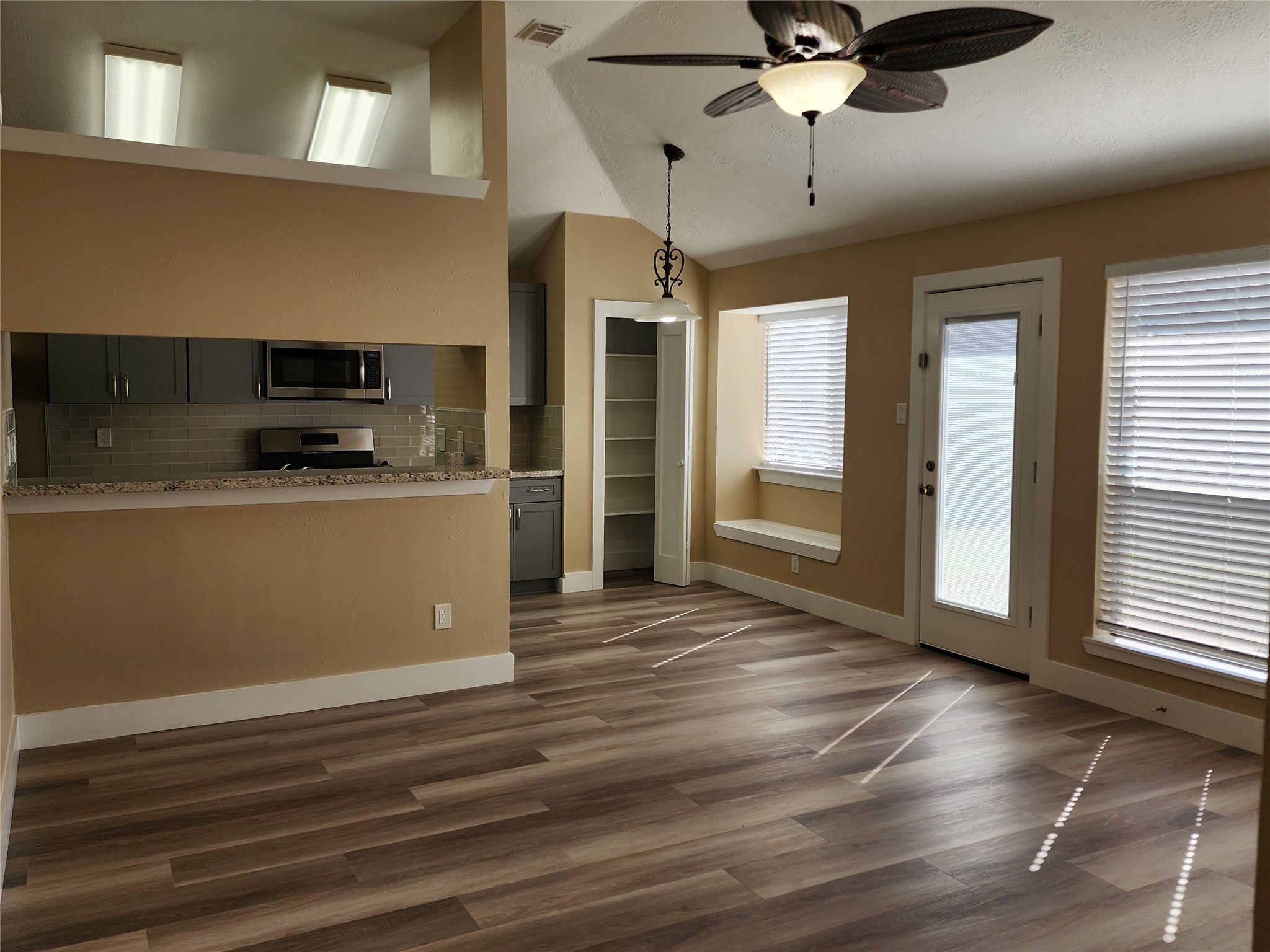 17415 Chamberlain Drive Property Photo 3