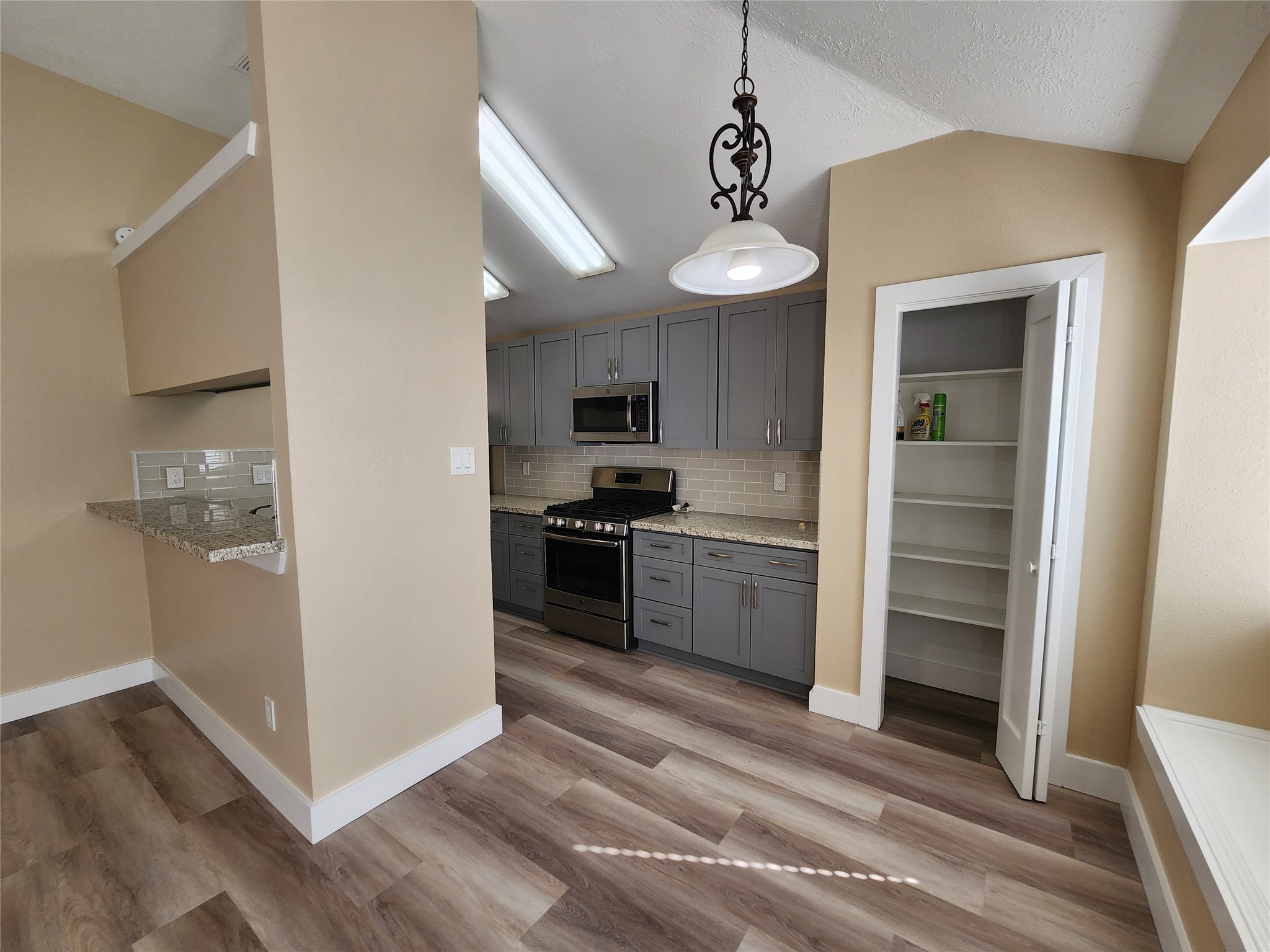 17415 Chamberlain Drive Property Photo 5