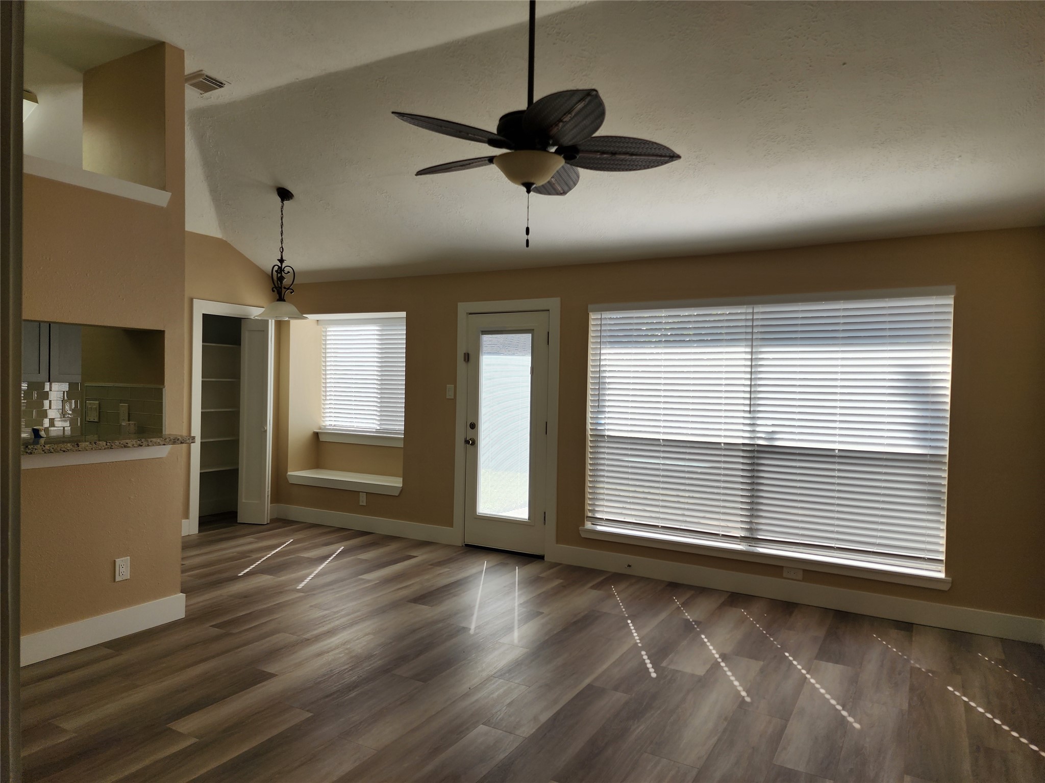 17415 Chamberlain Drive Property Photo 8