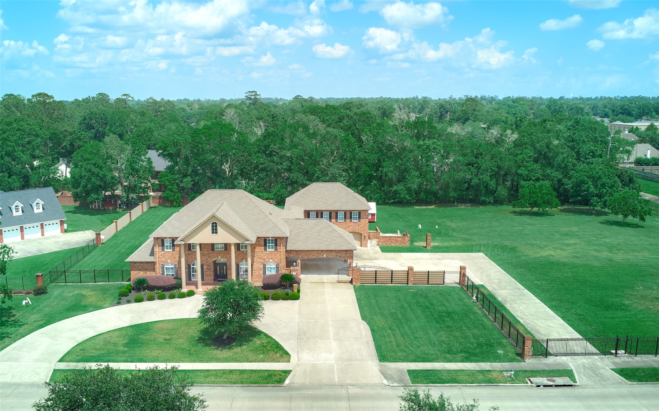 2250 Savannah Trace Property Photo