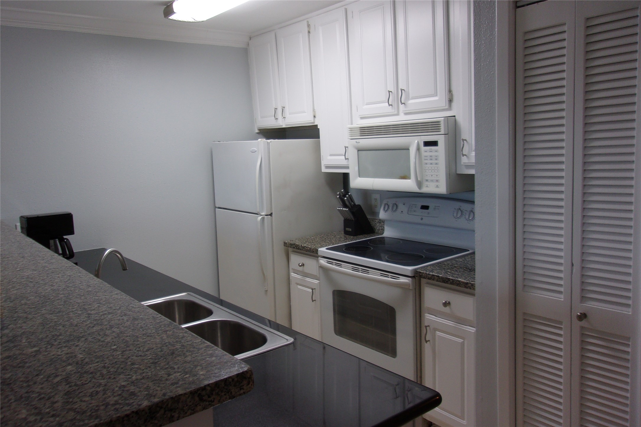 9520 Seawall Boulevard 113 Property Photo 7