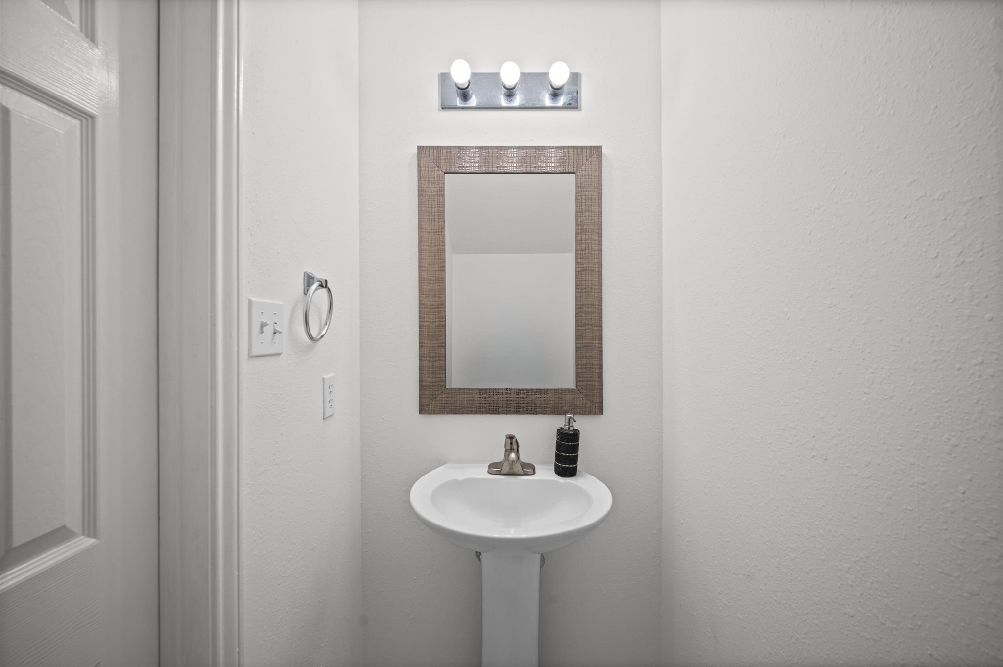 17023 Great Glen Drive Property Photo 18