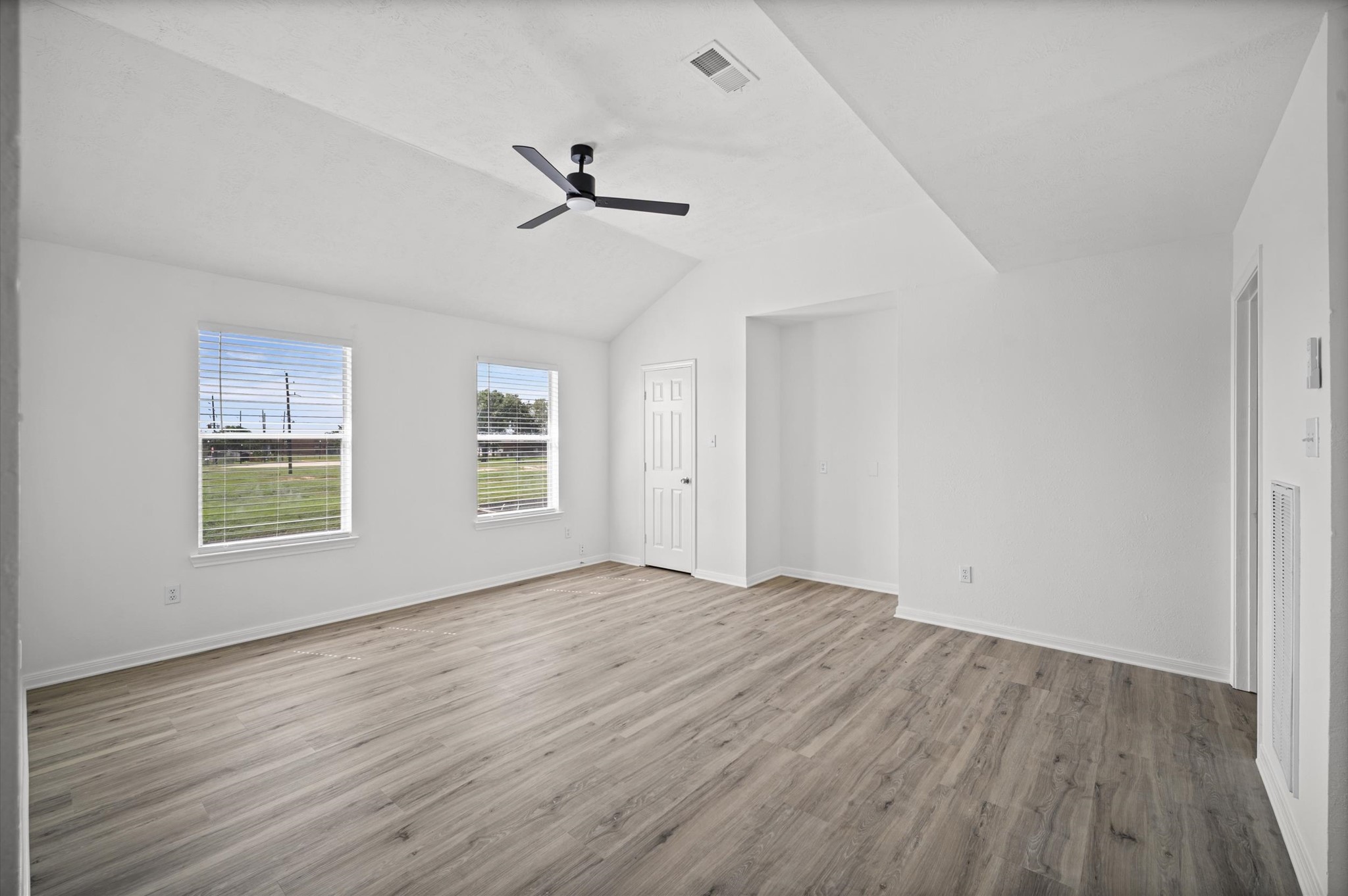 17023 Great Glen Drive Property Photo 21