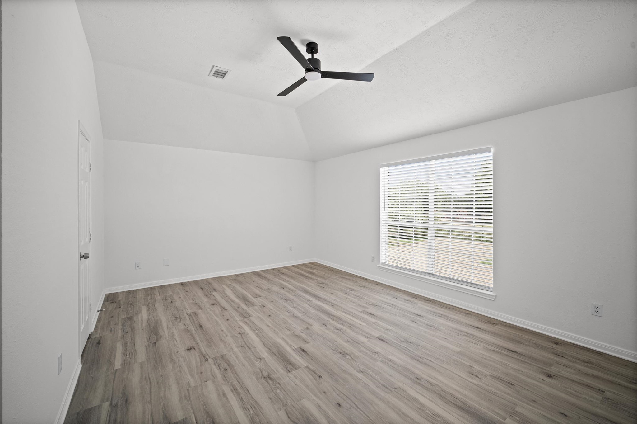 17023 Great Glen Drive Property Photo 23