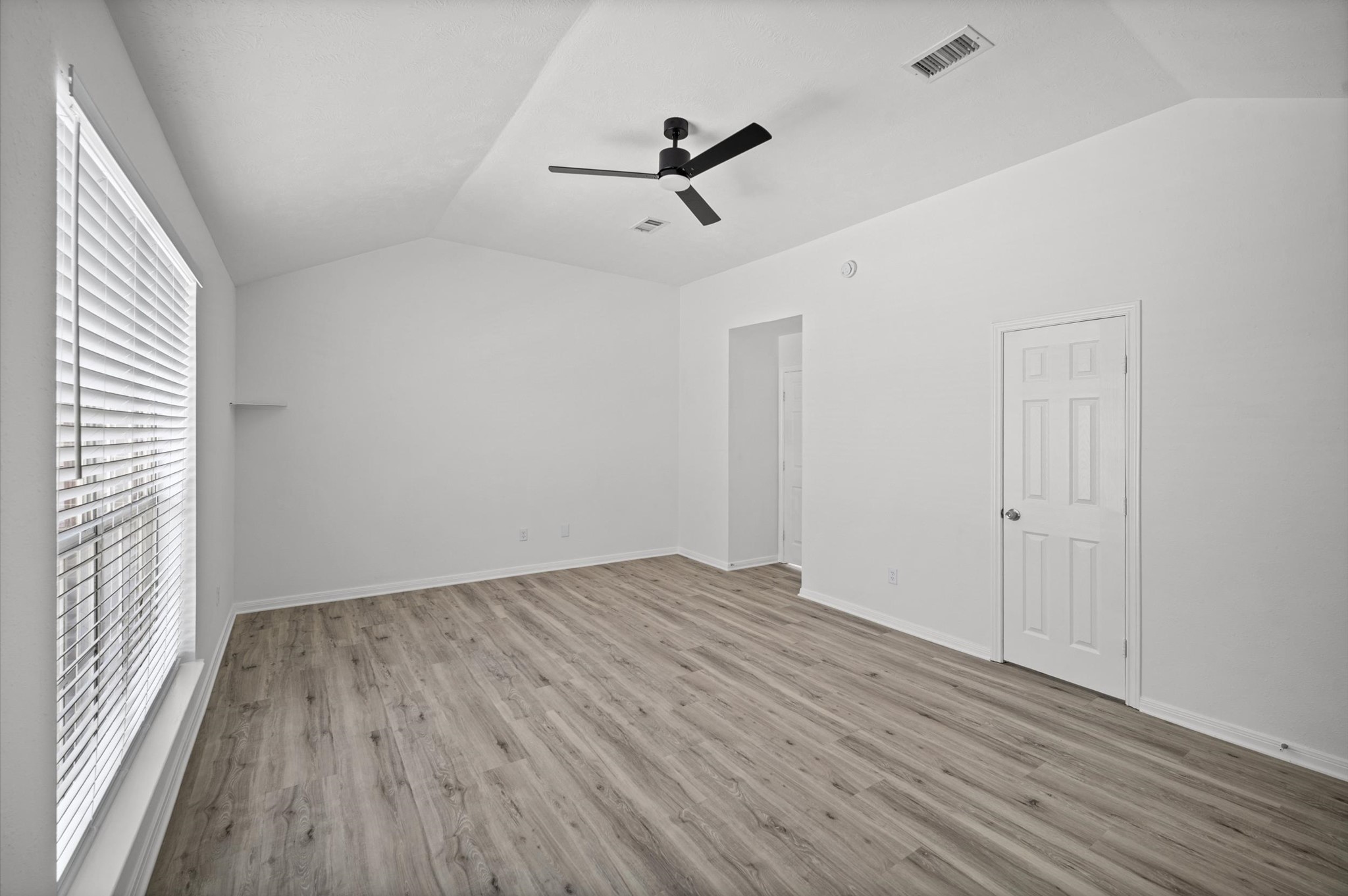 17023 Great Glen Drive Property Photo 24