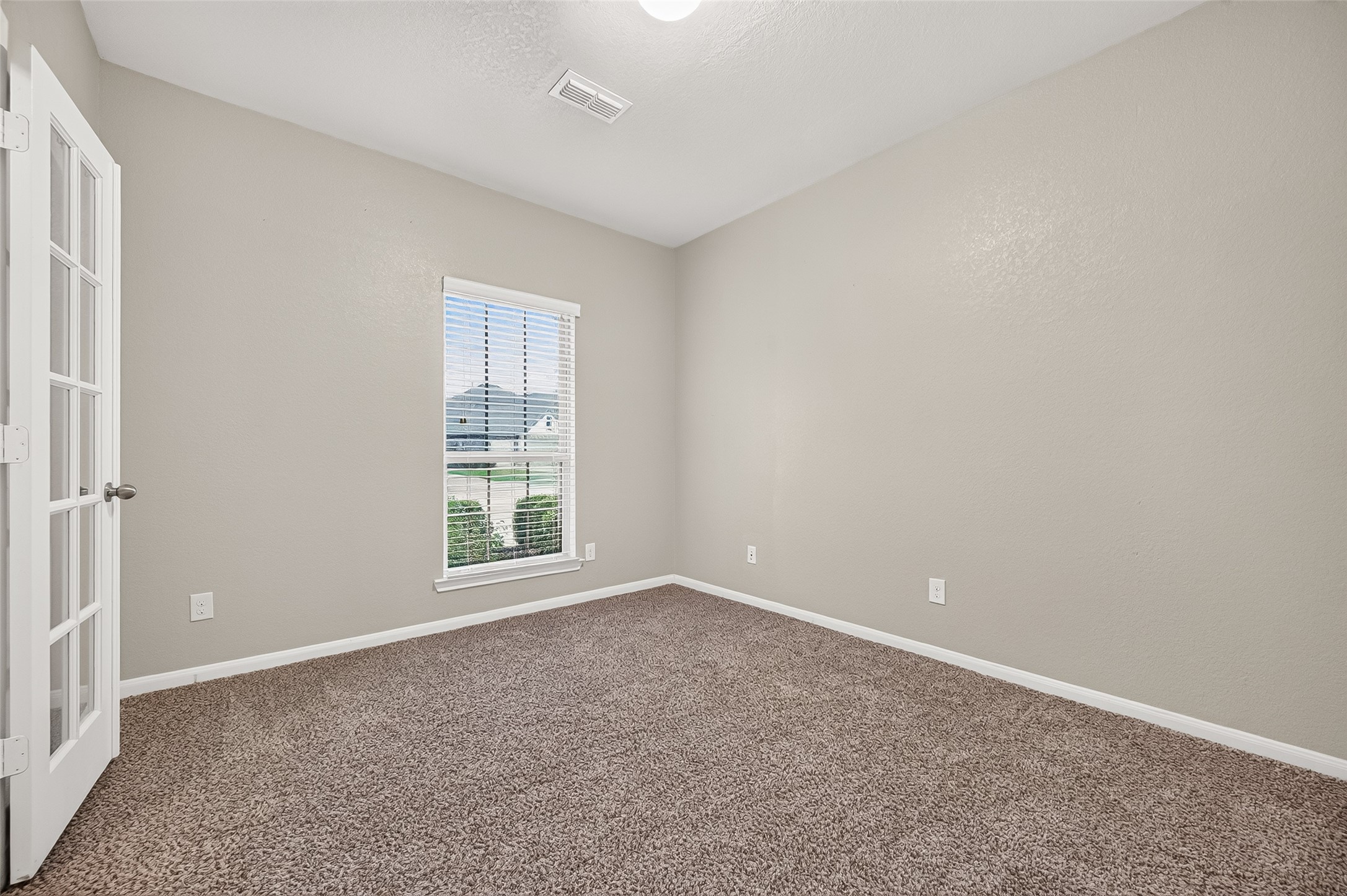 9614 Hideaway Green Drive Property Photo 5