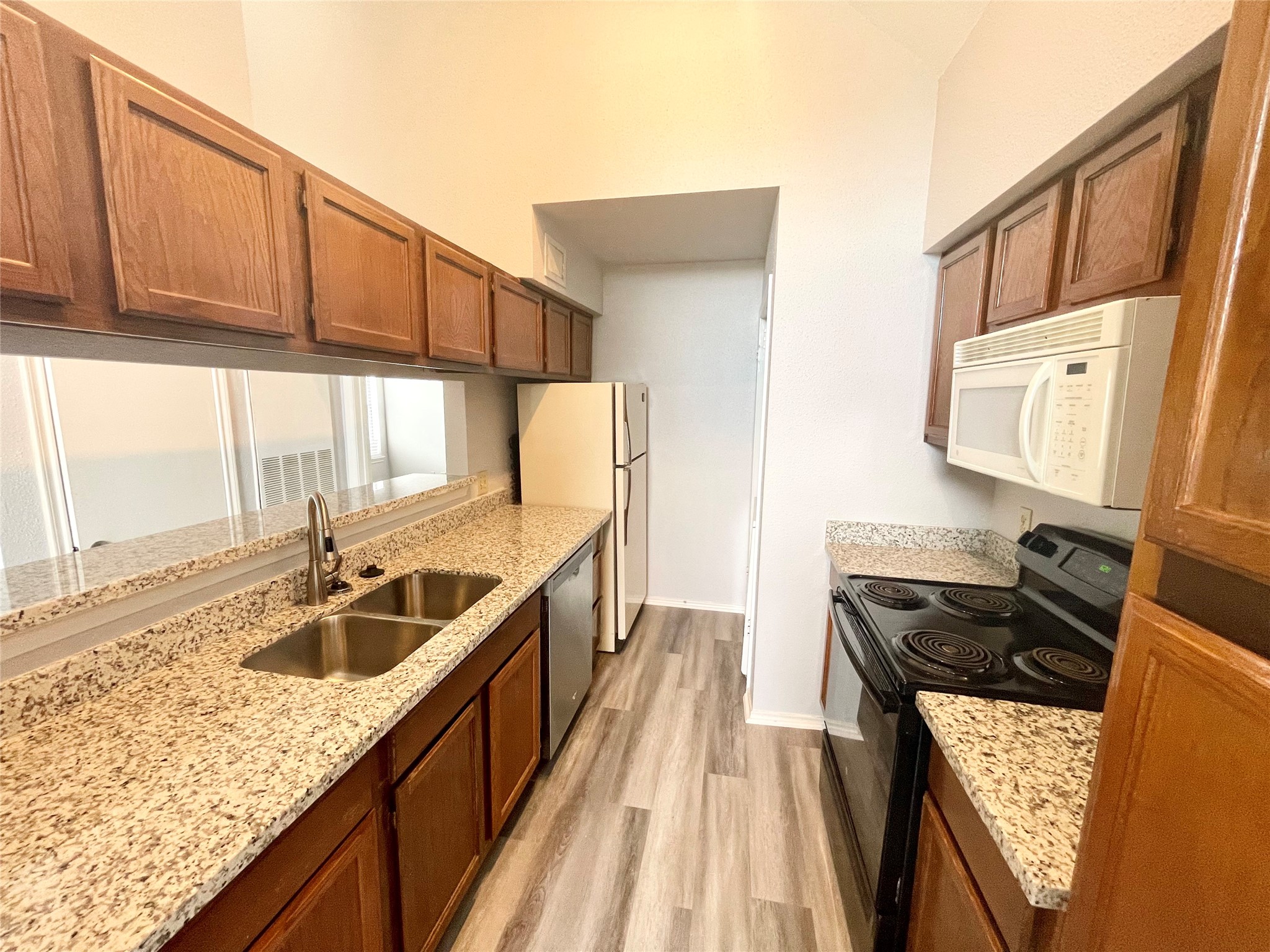 14550 Fonmeadow Drive 806 Property Photo 5