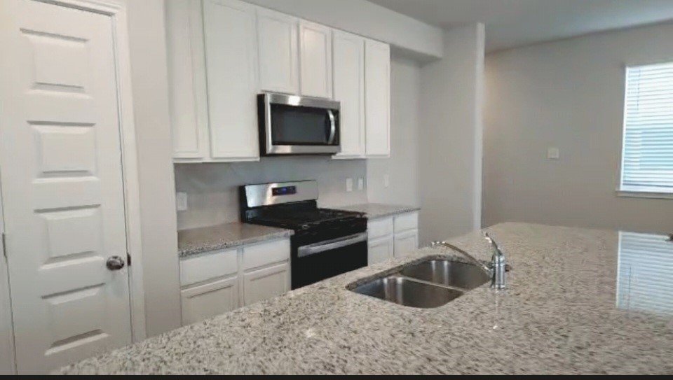 946 Grand Emperor Property Photo 4