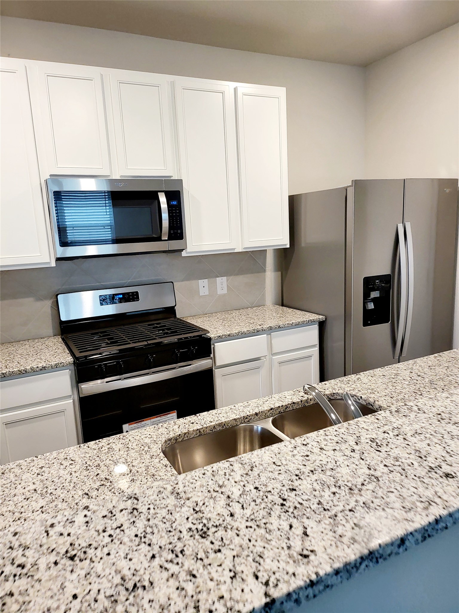 946 Grand Emperor Property Photo 5