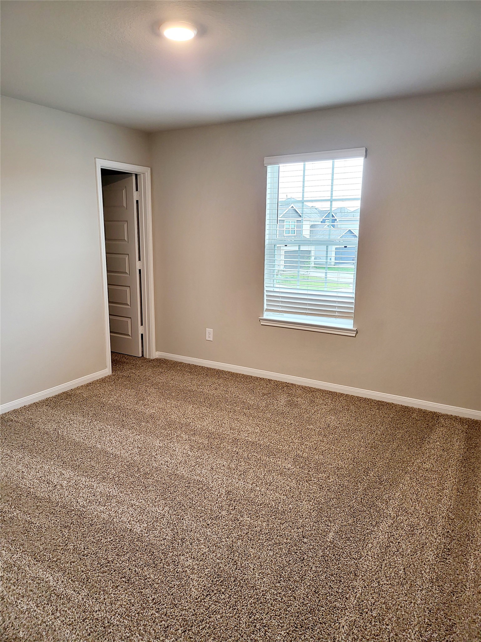 946 Grand Emperor Property Photo 7