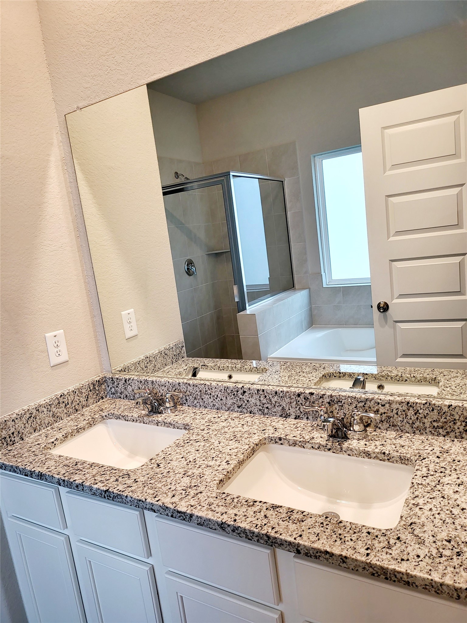 946 Grand Emperor Property Photo 9