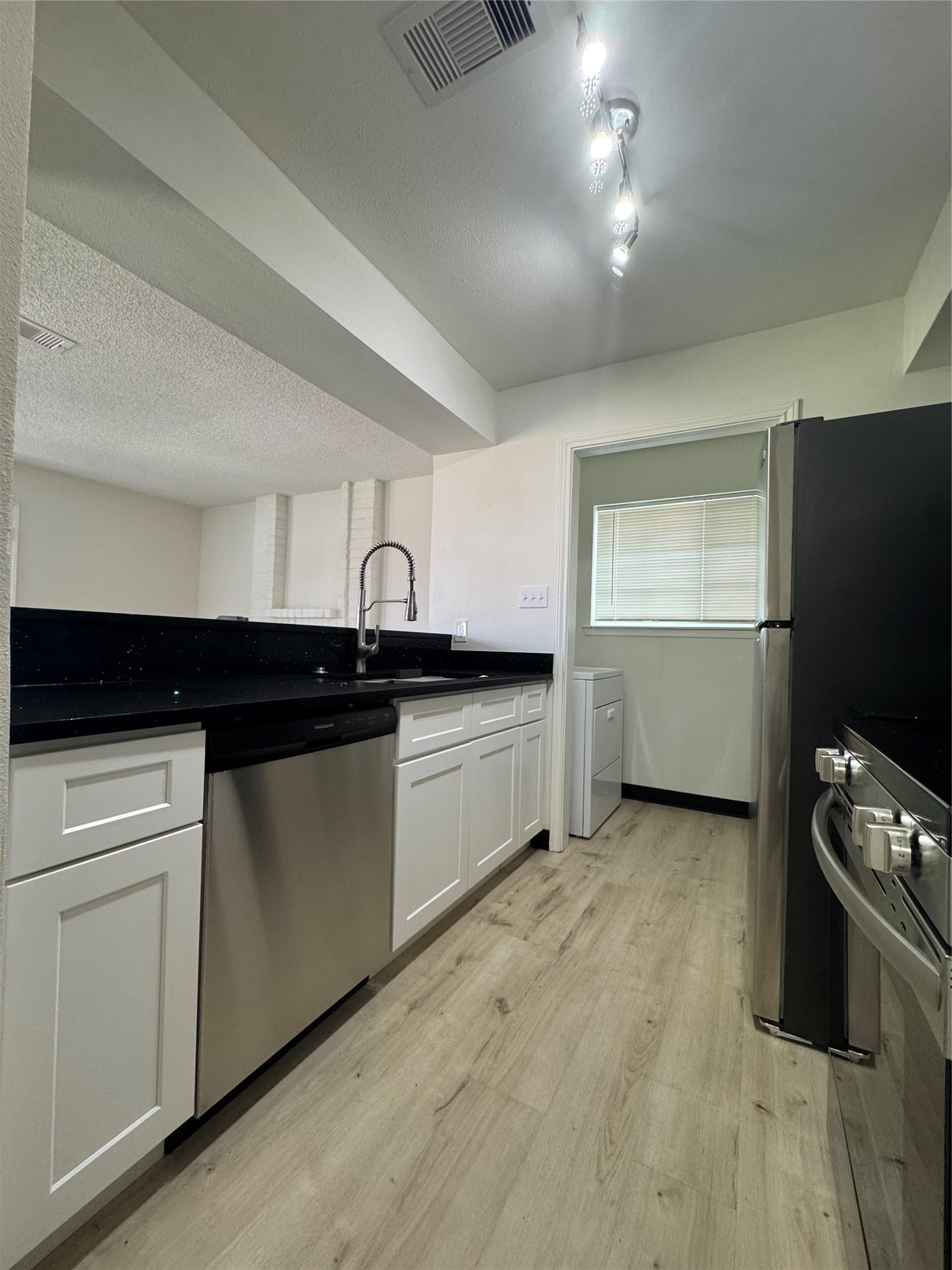 1319 Brenda Lane B Property Photo 5
