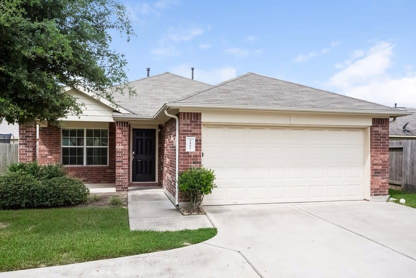 5802 Le Carpe Plantation Court Property Photo 1