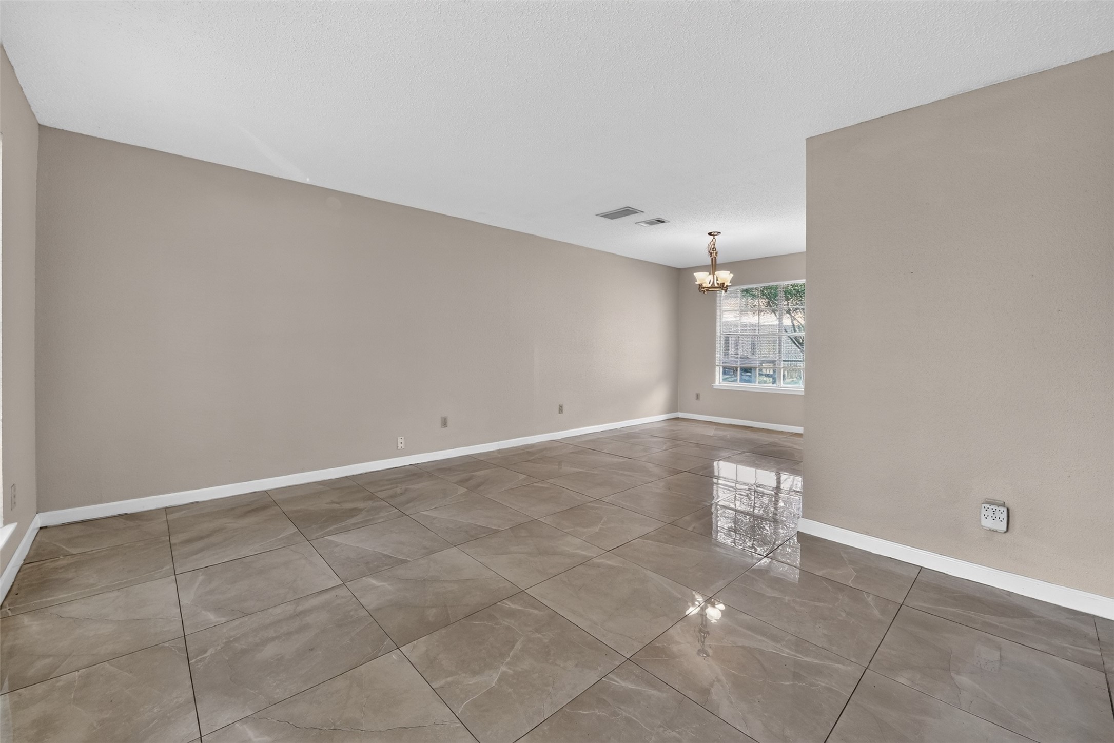 3423 Green Fields Drive Property Photo 6