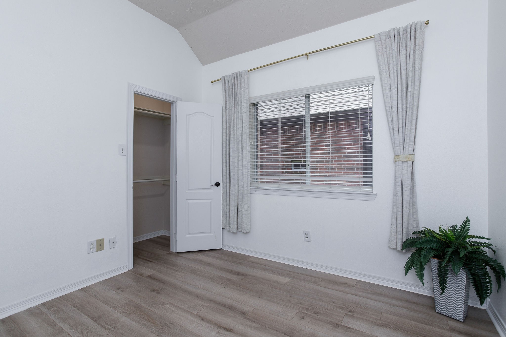 28610 Hidden Cove Drive Property Photo 16