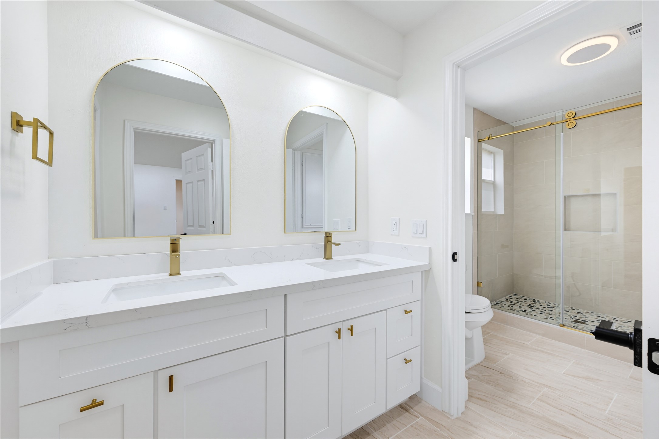 16310 Havenhurst Drive Property Photo 18