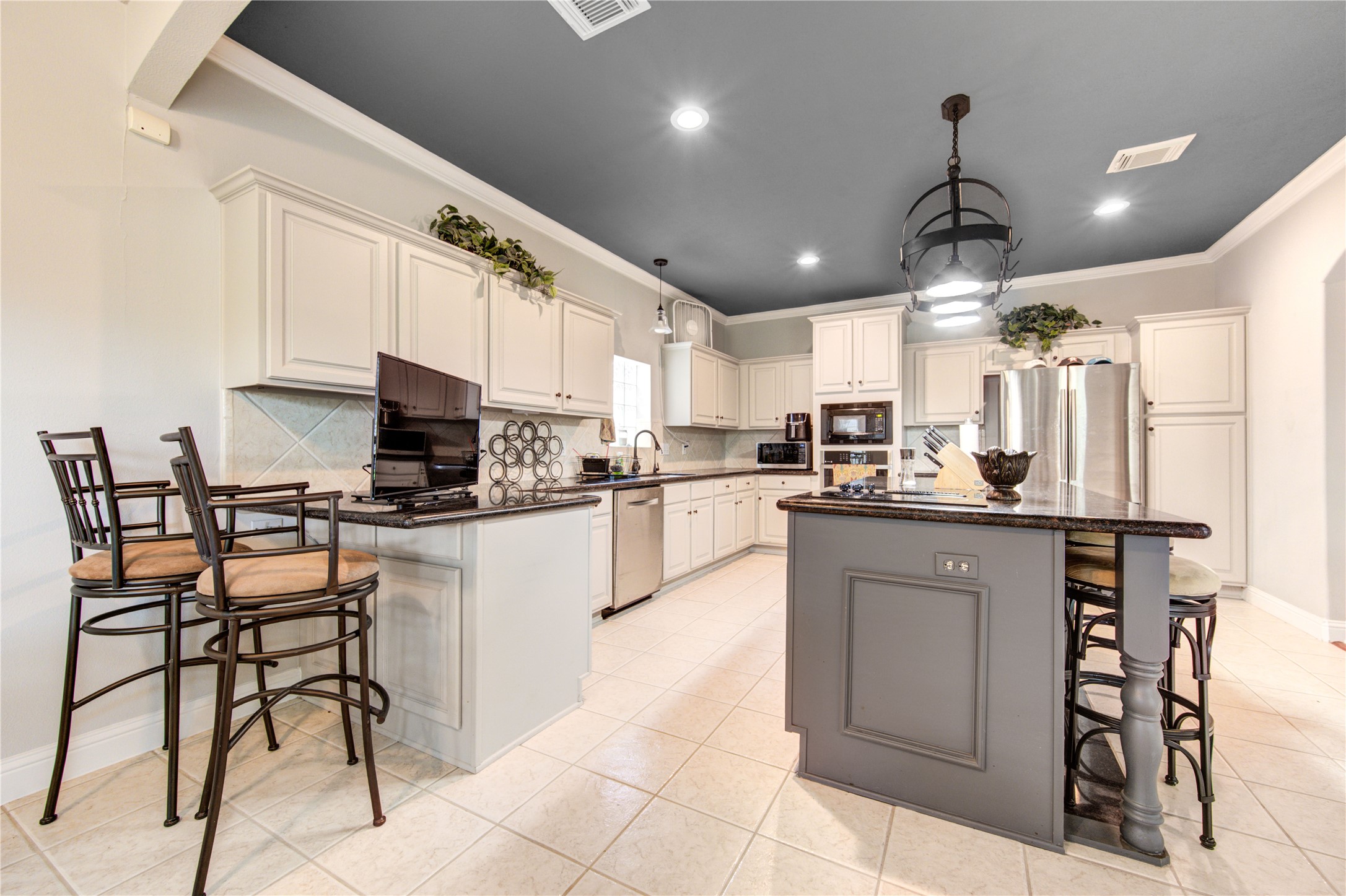 1811 Emerald Green Drive Property Photo 10