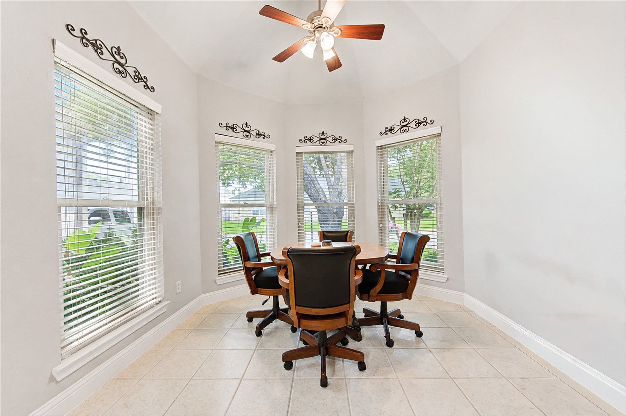 1811 Emerald Green Drive Property Photo 14