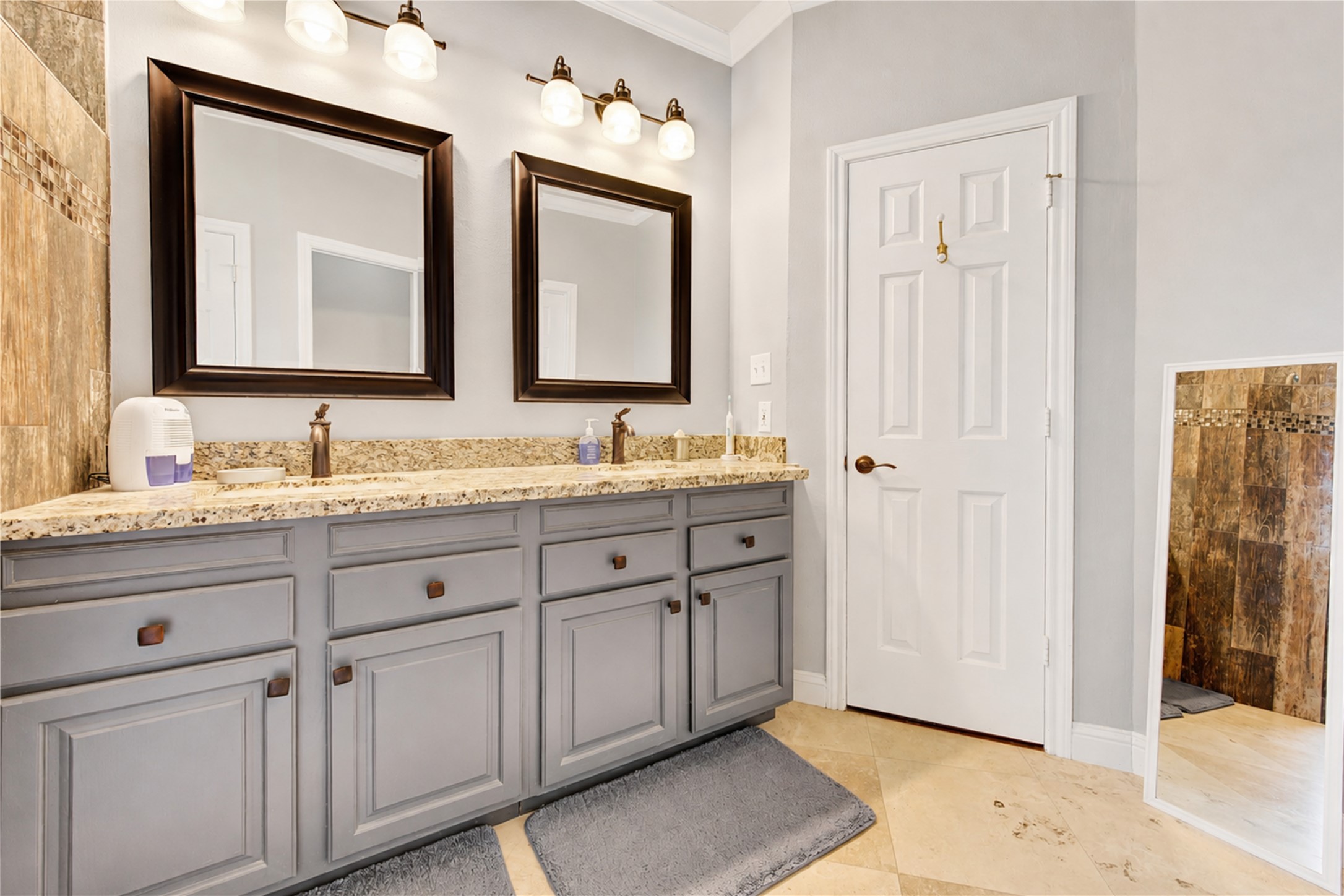 1811 Emerald Green Drive Property Photo 31