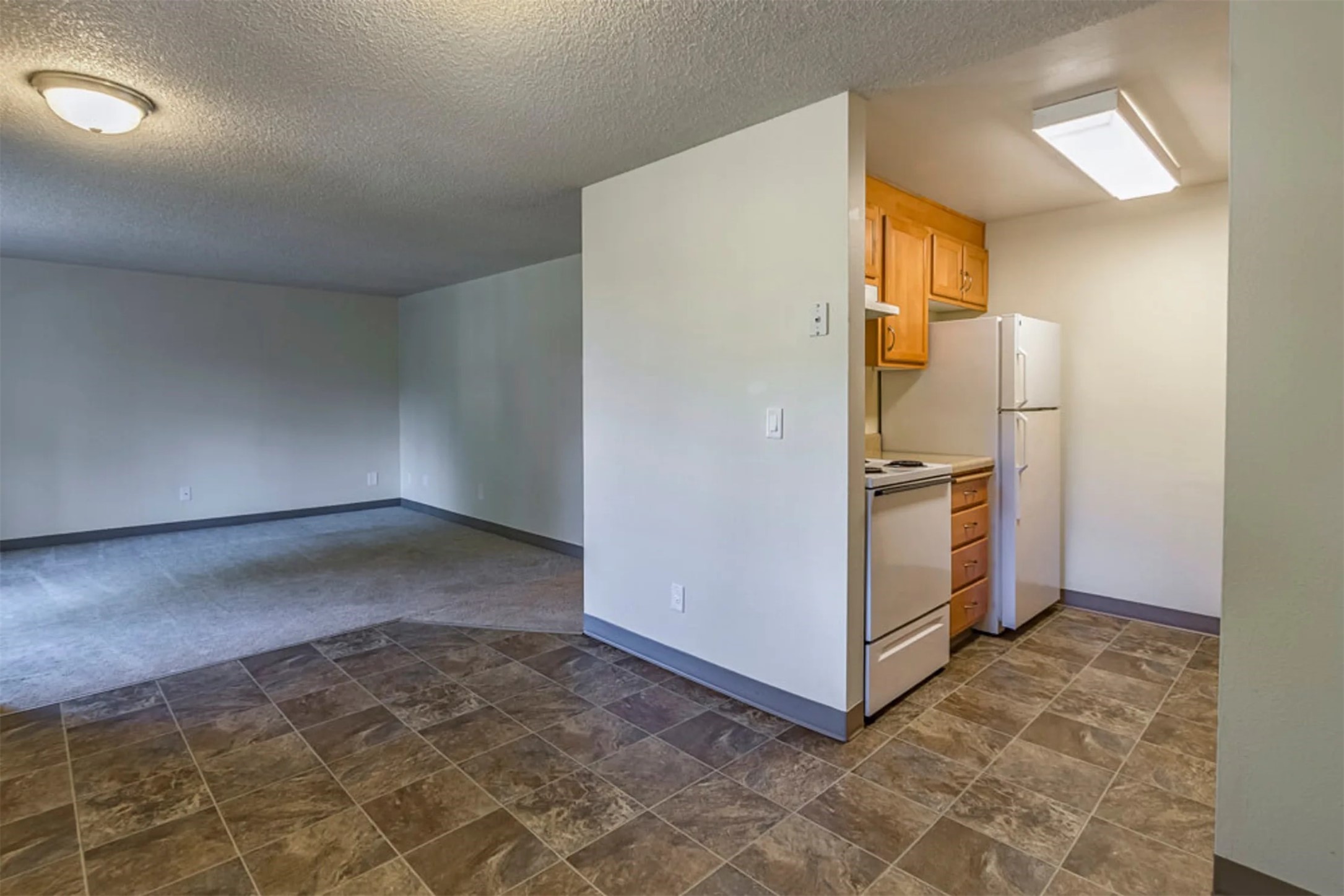 855 Ne Hill Wy Property Photo 6