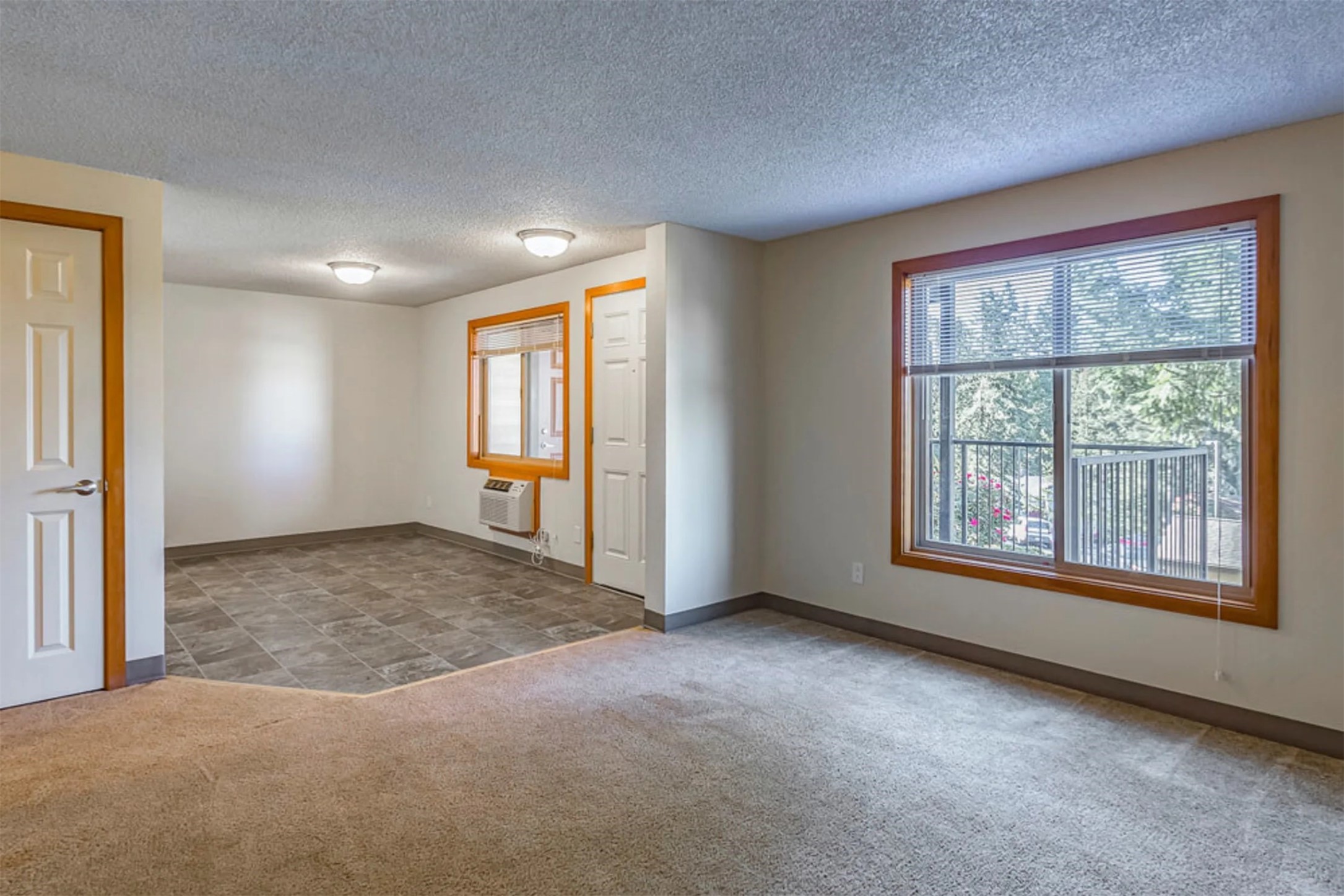 855 Ne Hill Wy Property Photo 7