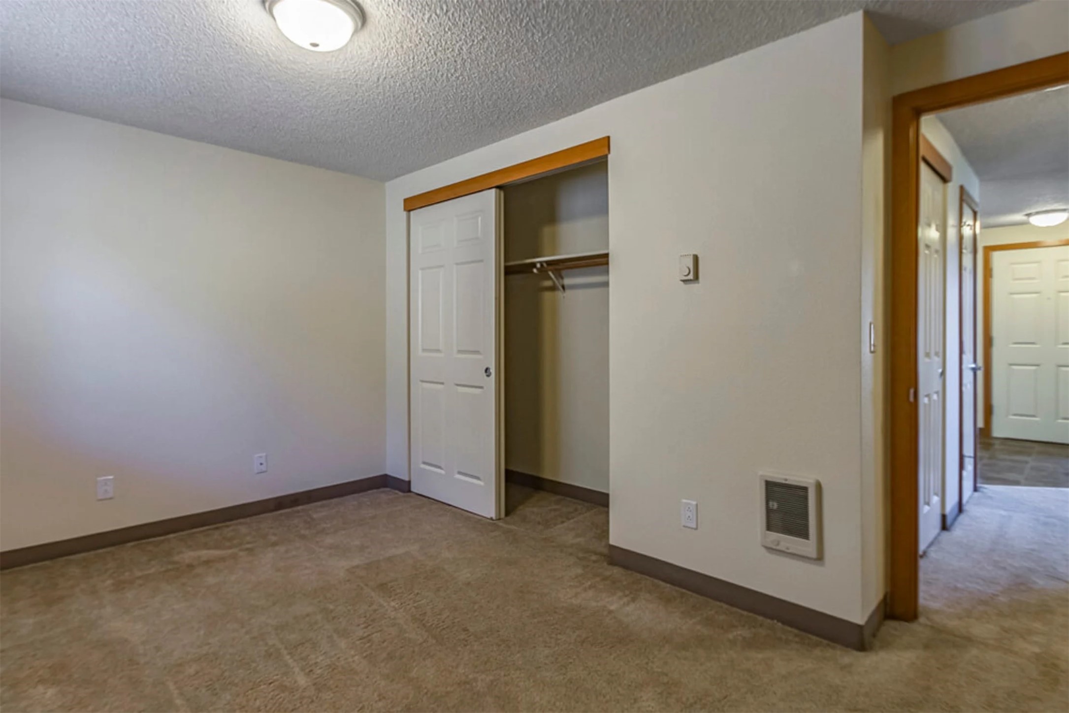 855 Ne Hill Wy Property Photo 10