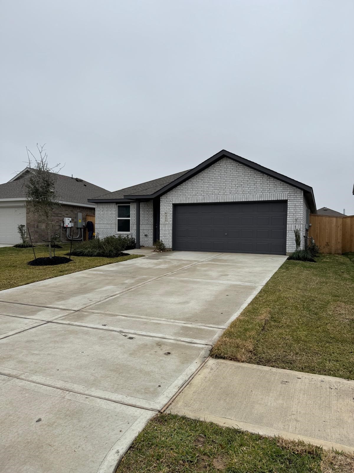 6411 Linden Leaf Drive Property Photo 2