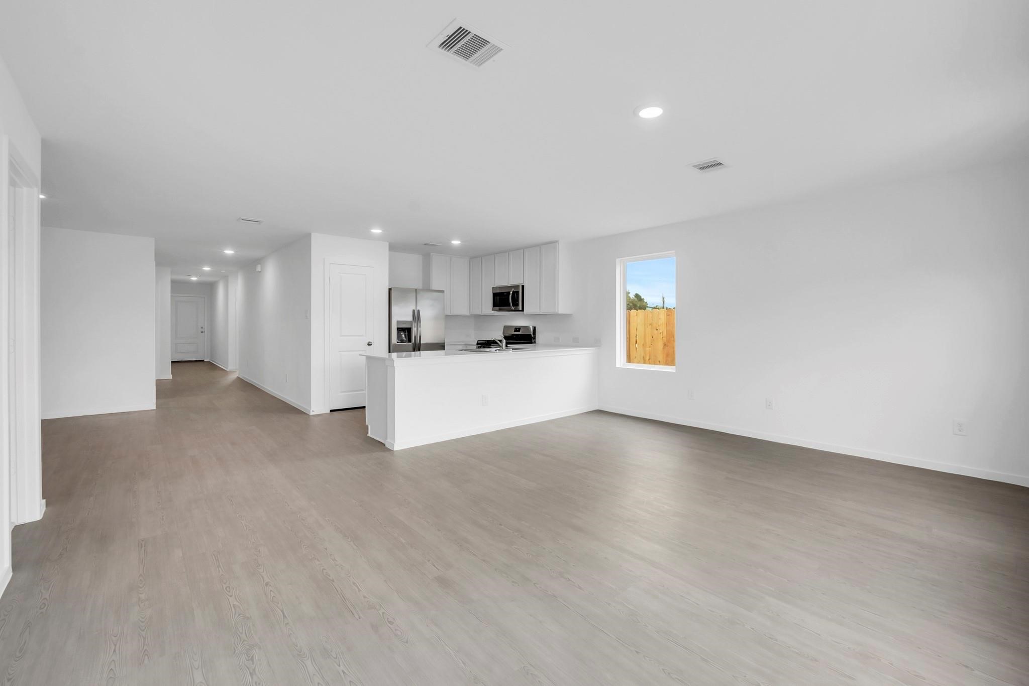 6411 Linden Leaf Drive Property Photo 4