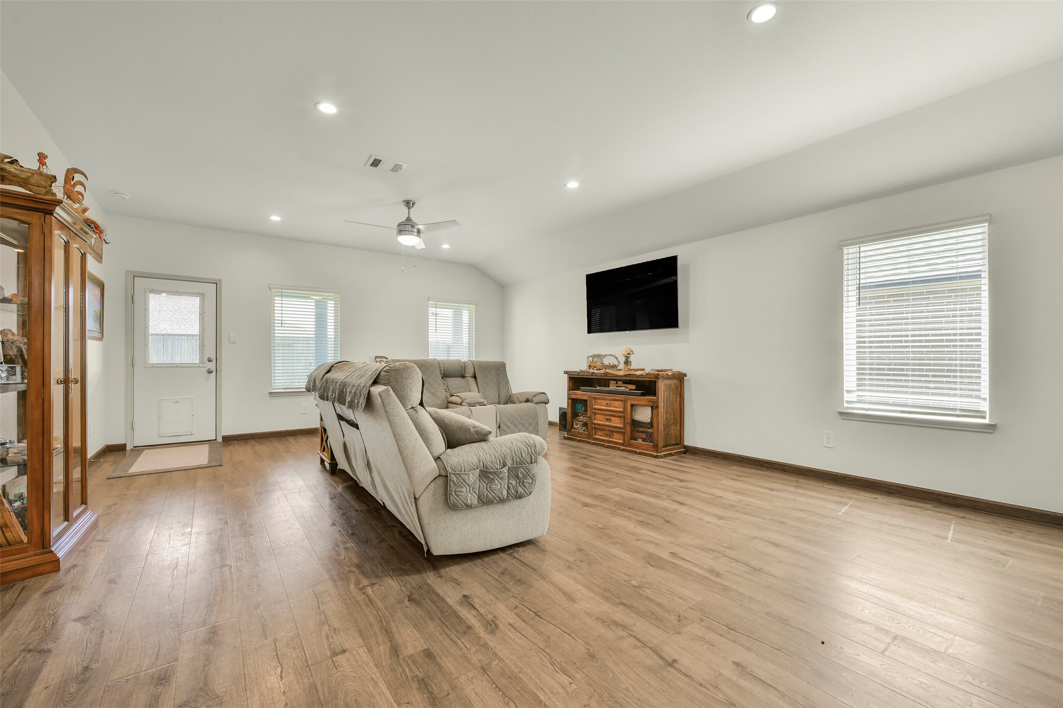 9621 Wall Street Property Photo 5
