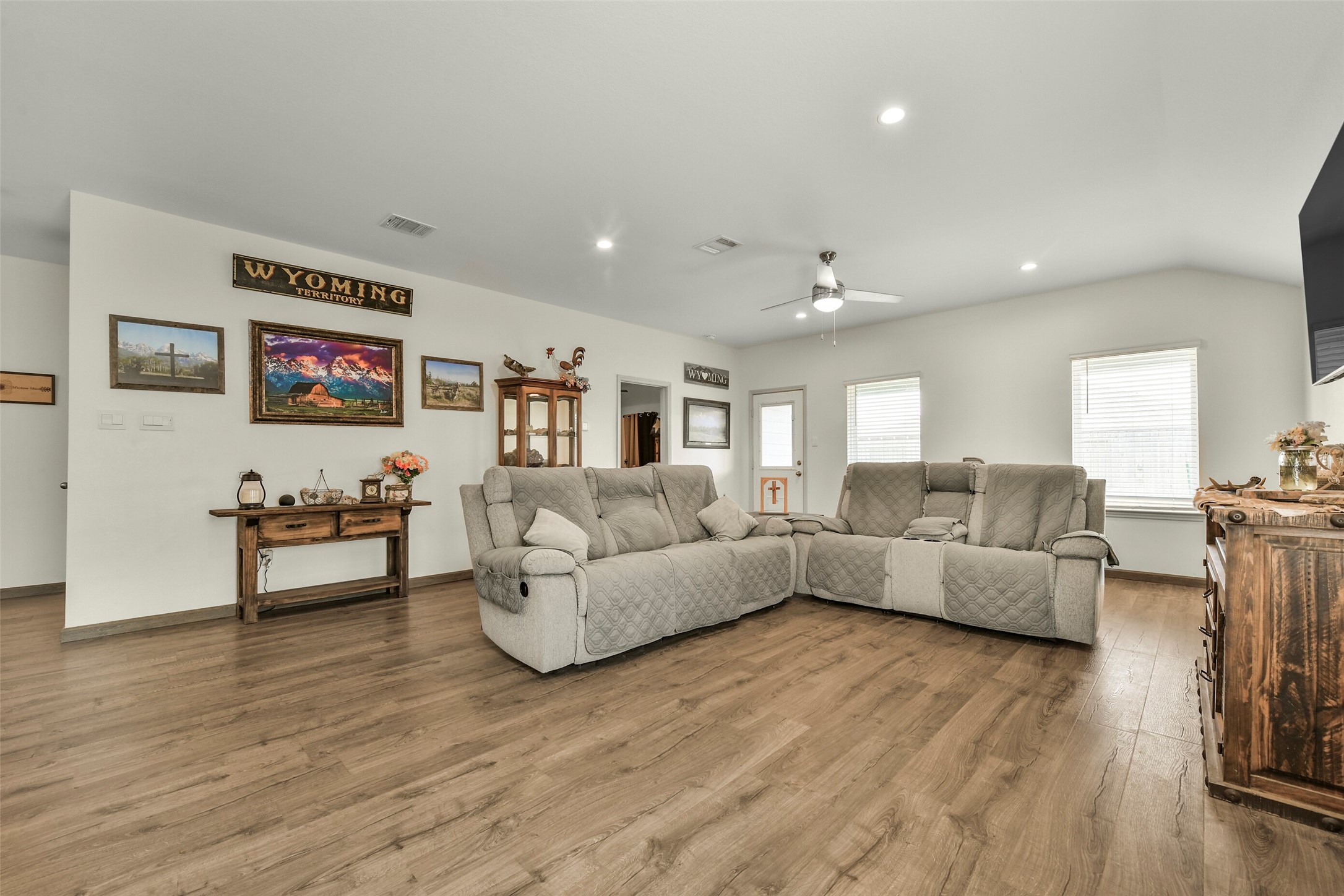 9621 Wall Street Property Photo 6