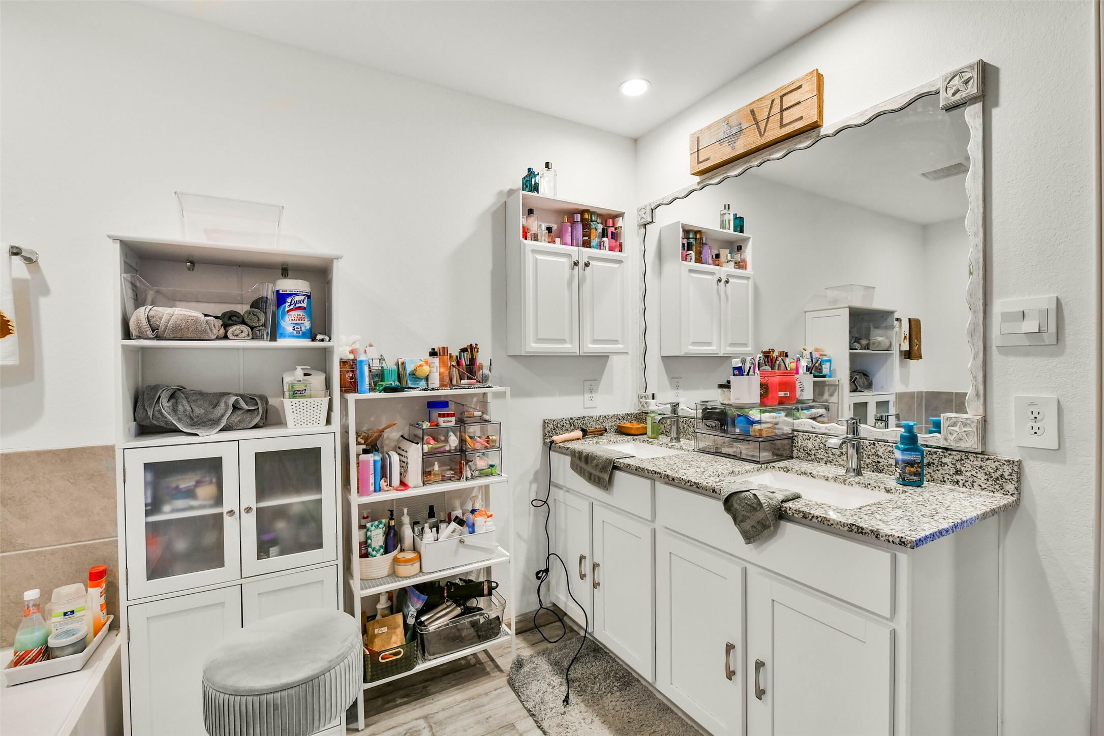 9621 Wall Street Property Photo 15